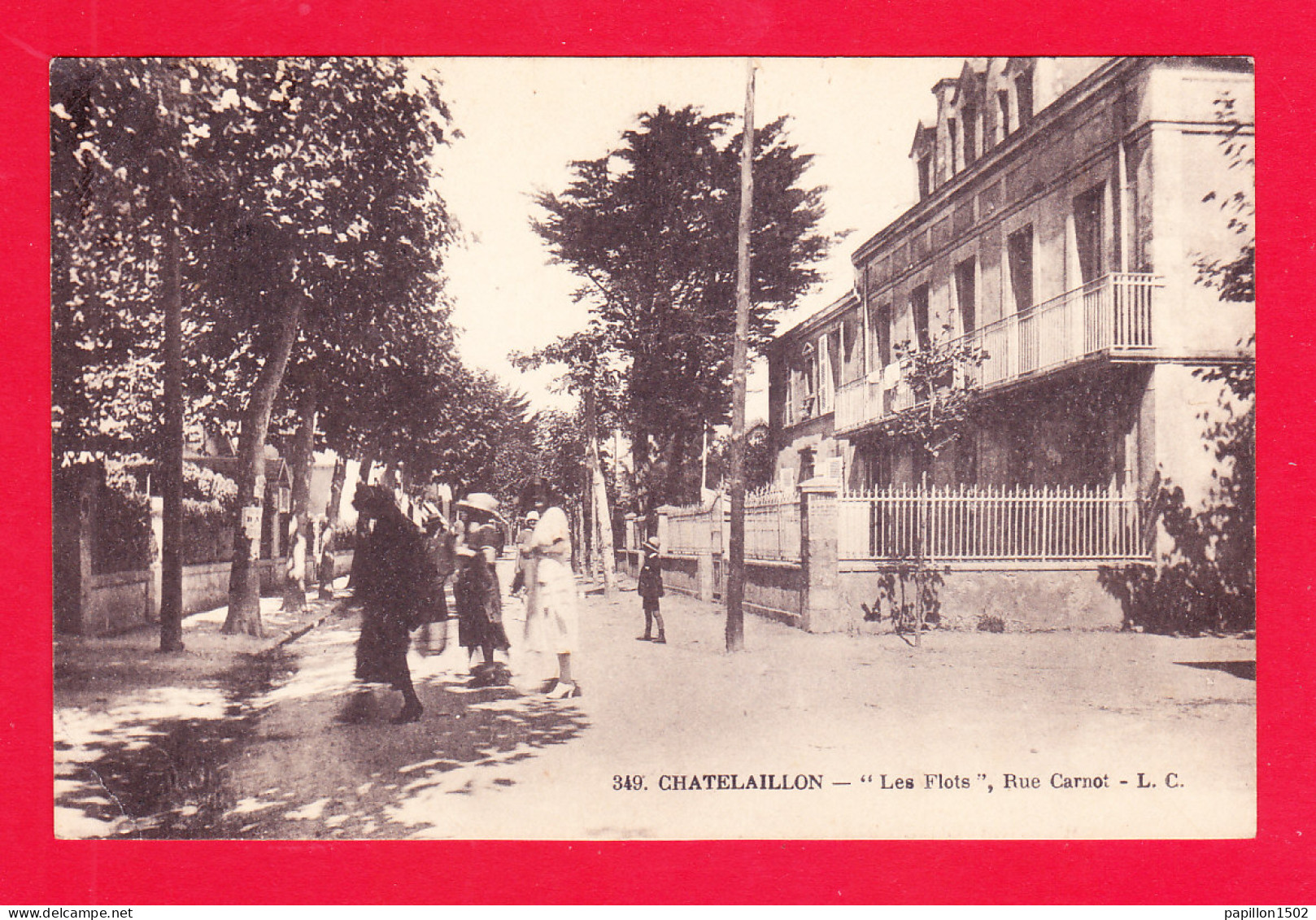 F-17-Chatelaillon-131A116  Les Flots, Rue Carnot, Animation, Cpa BE - Châtelaillon-Plage