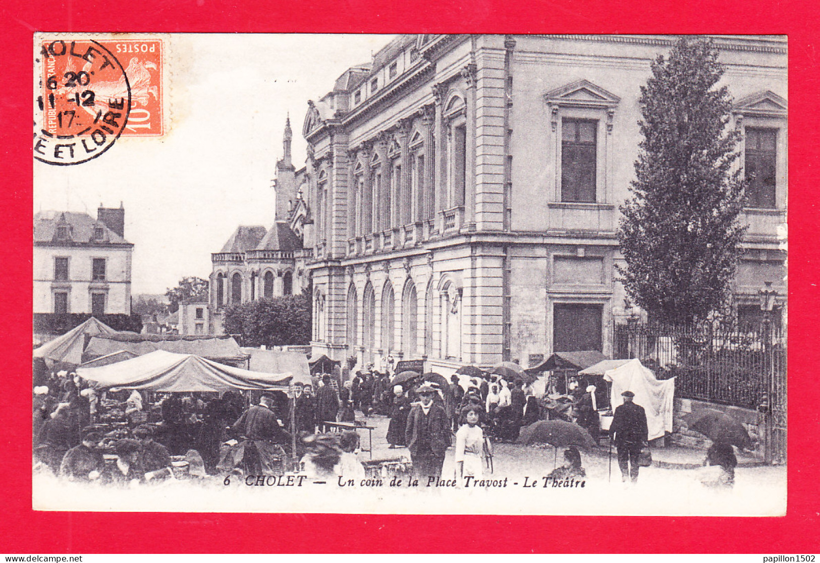 F-49-Cholet-47A116  Un Coin De La Place Travost, Jour De Marché, Le Théâtre, Belle Animation, Cpa BE - Cholet