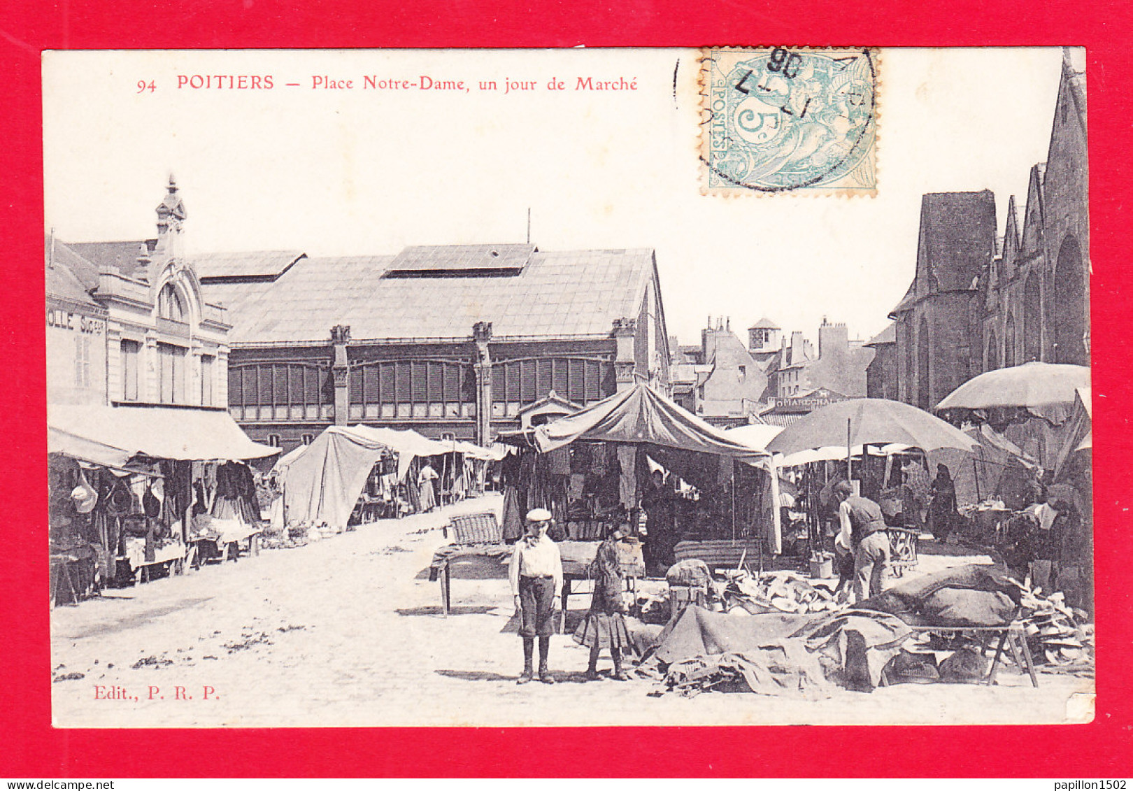 F-86-Poitiers-148A116  Place Notre Dame, Un Jour De Marché, Cpa BE - Poitiers