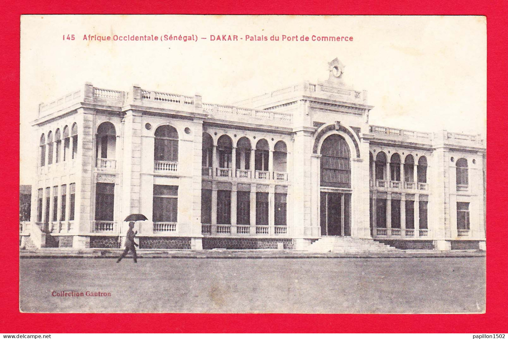 E-Sénégal-60PH29 DAKAR, Le Palais Du Port De Commerce, Homme Avec Parapluie, Cpa BE - Sénégal