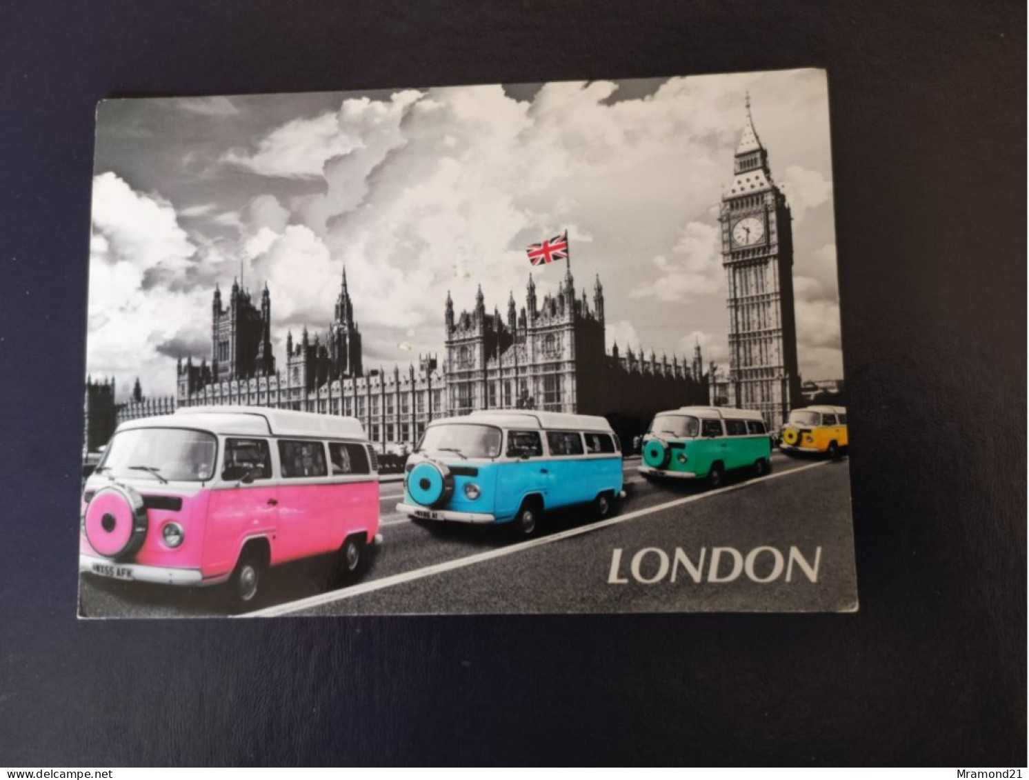 Carte Postale Moderne De Londres Avec Quatres Combi Volkswagen - Buckingham Palace