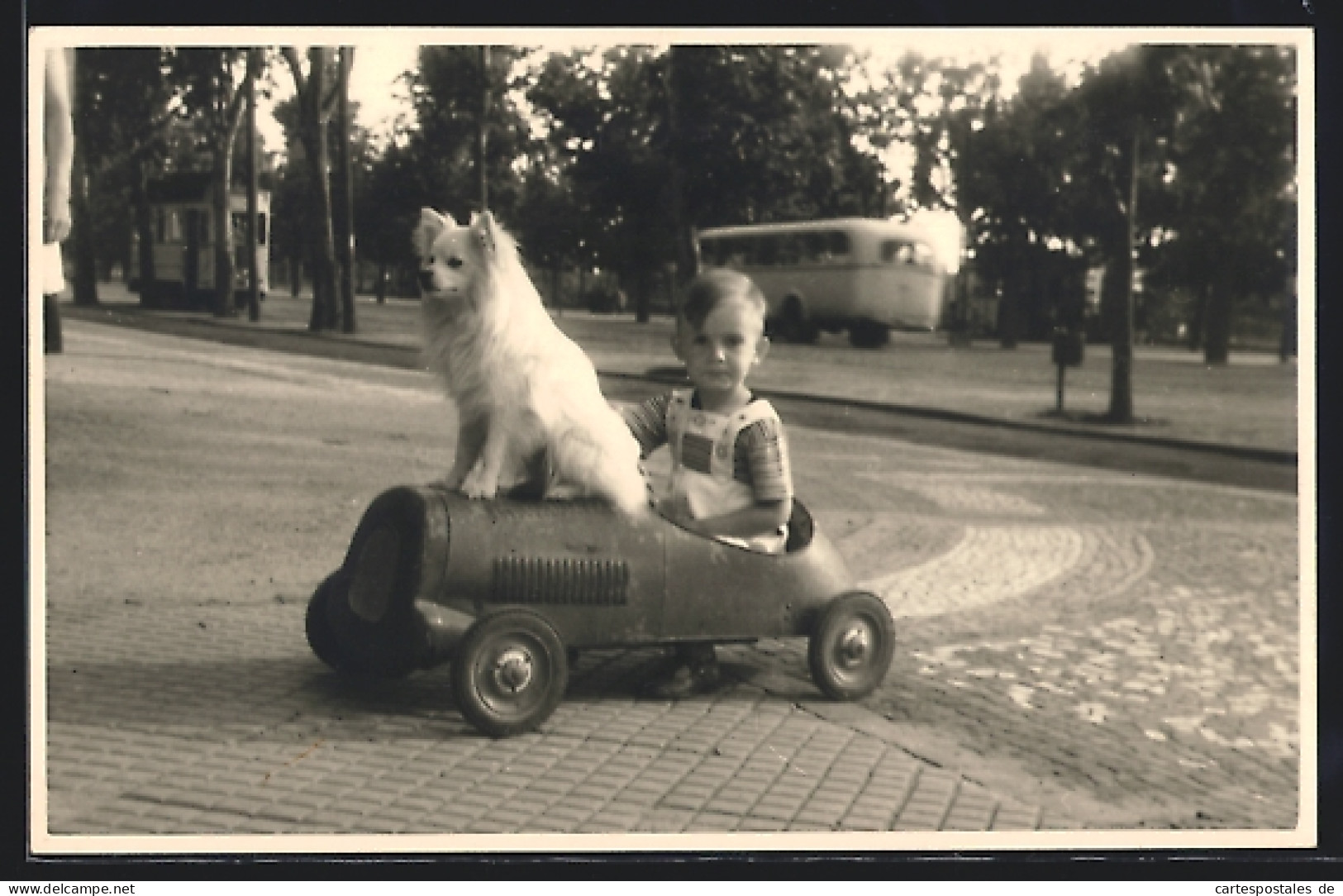 AK Kind Mit Hund Im Spielzeug-Auto  - Usati