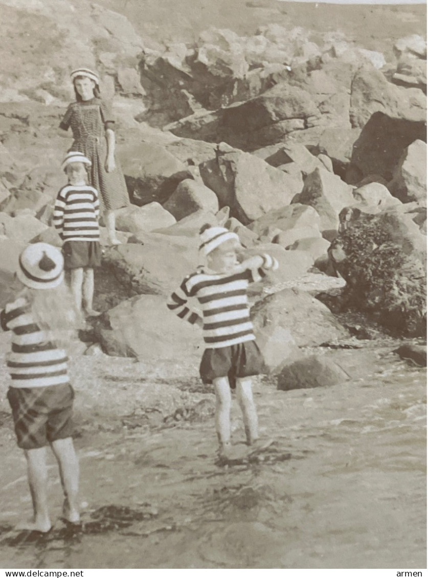 Réal Photo Ancienne Scène De Plage Les Enfants 1914 - Pin-ups