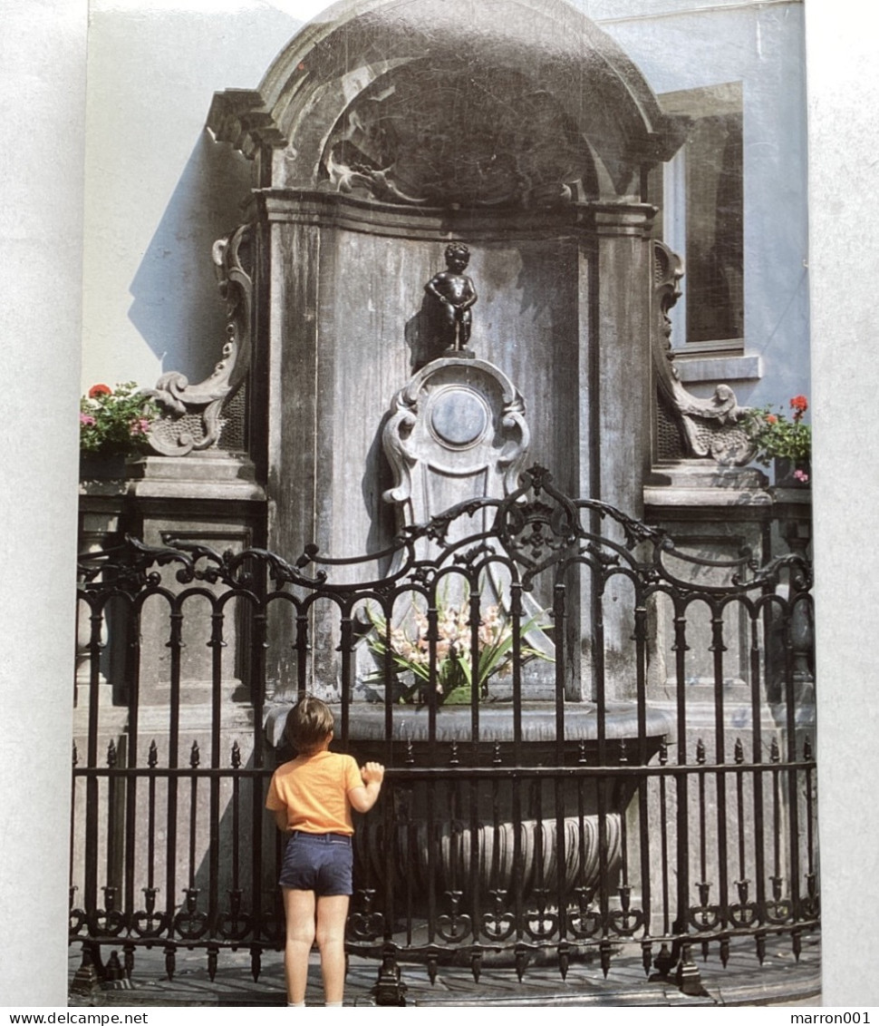Brussel - Boekje van Manneken - Pis , legenden en klederdrachten , 30 blz met foto’s