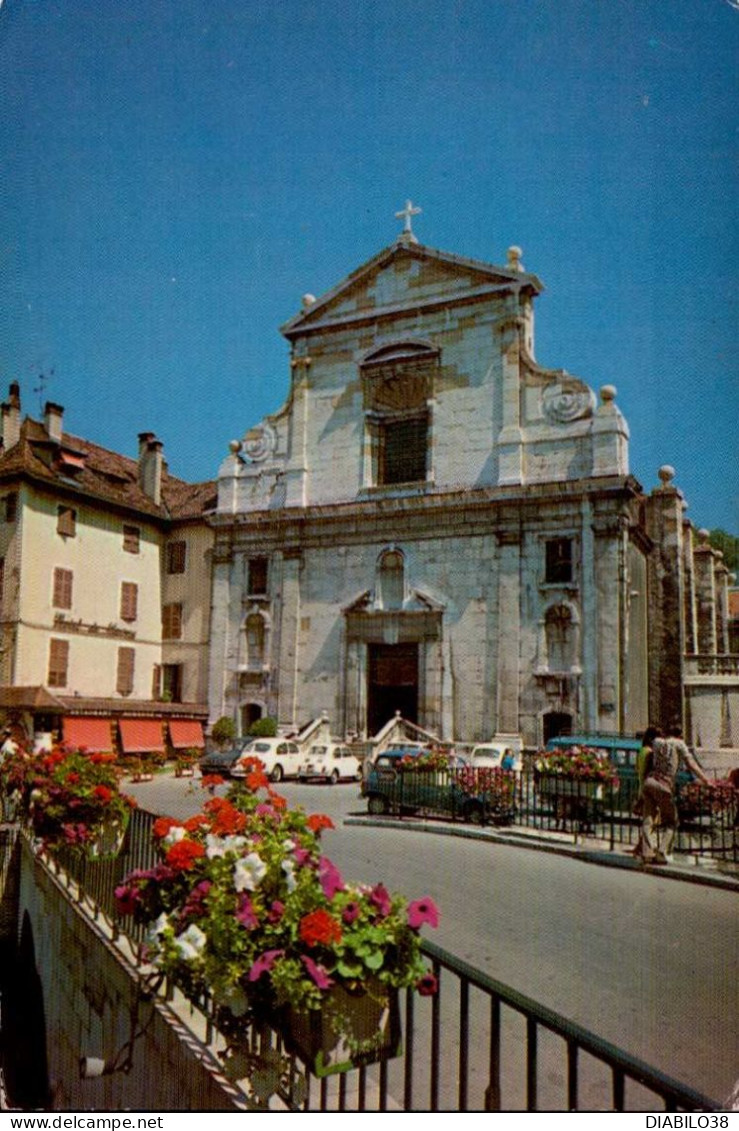 ANNECY    ( HAUTE-SAVOIE )    LES VIEUX QUARTIERS ET L ' EGLISE SAINT-FRANCOIS-DE-SALES - Annecy