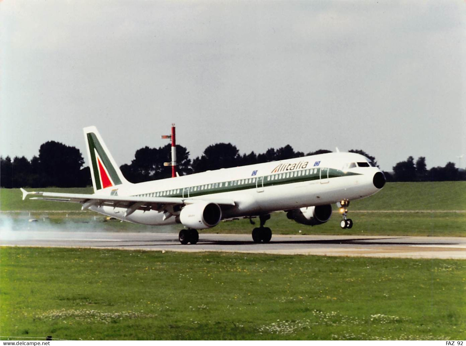 Airbus A321 In Alitalia Colours -  +/- 180 X 130 Mm. - Photo Presse Originale - Aviación