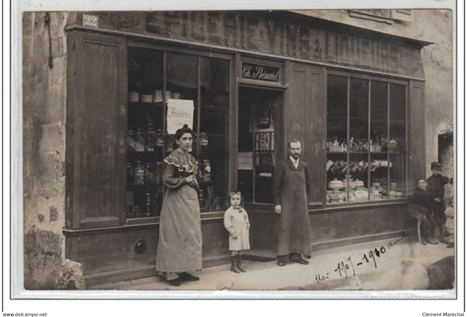 MANTES - BLAMECOURT (a Vérifier) - Carte Photo  De L'épicerie BENARD - Très Bon état - Mantes La Ville