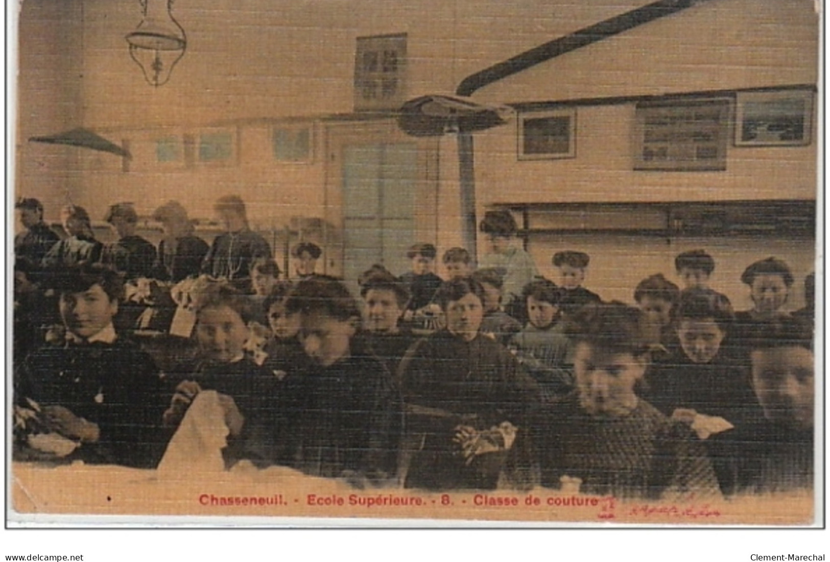 CHASSENEUIL : école Supérieure - La Classe De Couture Vers 1910 (édition Toillée) - Bon état (un Petit Manque Au Dos Eu - Altri & Non Classificati