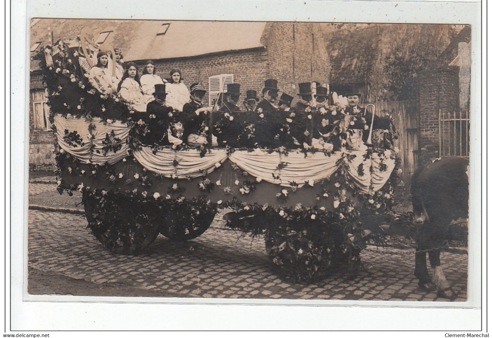 LE CATEAU : Carte Photo D'une Cavalcade Vers 1910 - Très Bon état - Le Cateau
