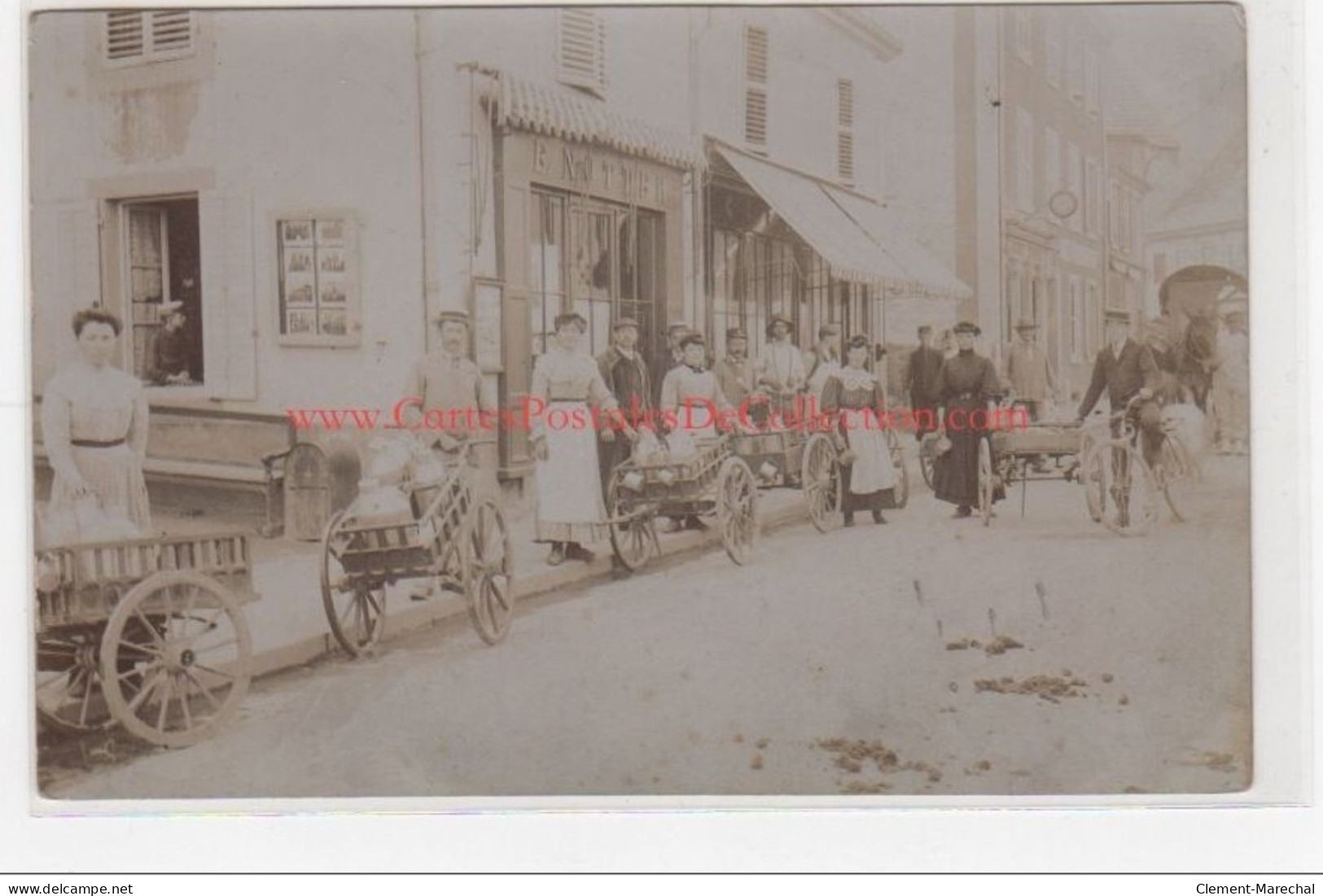 LE THILLOT : Carte Photo De Laitières Devant Le Magsin Du Photographe Et éditeru De Cp NOTTER Vers 1910 - Très Bon état - Le Thillot