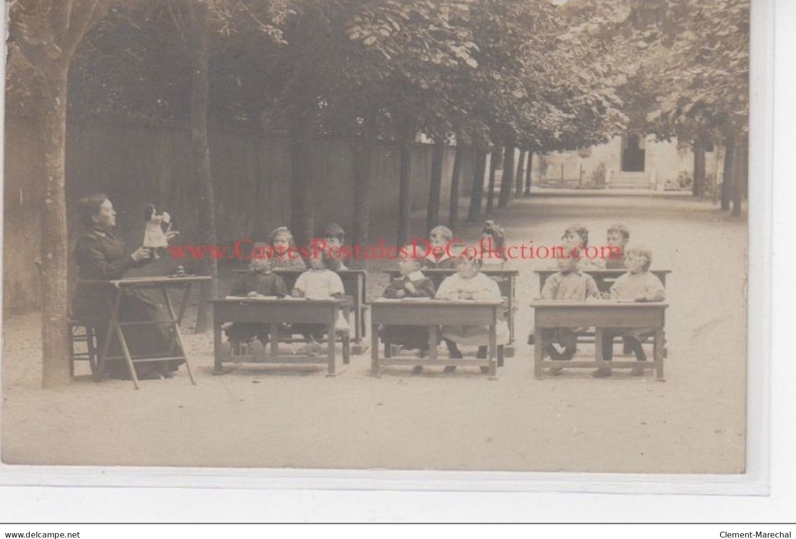 SAINT MARTIN DE RE : Carte Photo D'une Classe D'école En Plein Air En 1913 - Très Bon état - Saint-Martin-de-Ré