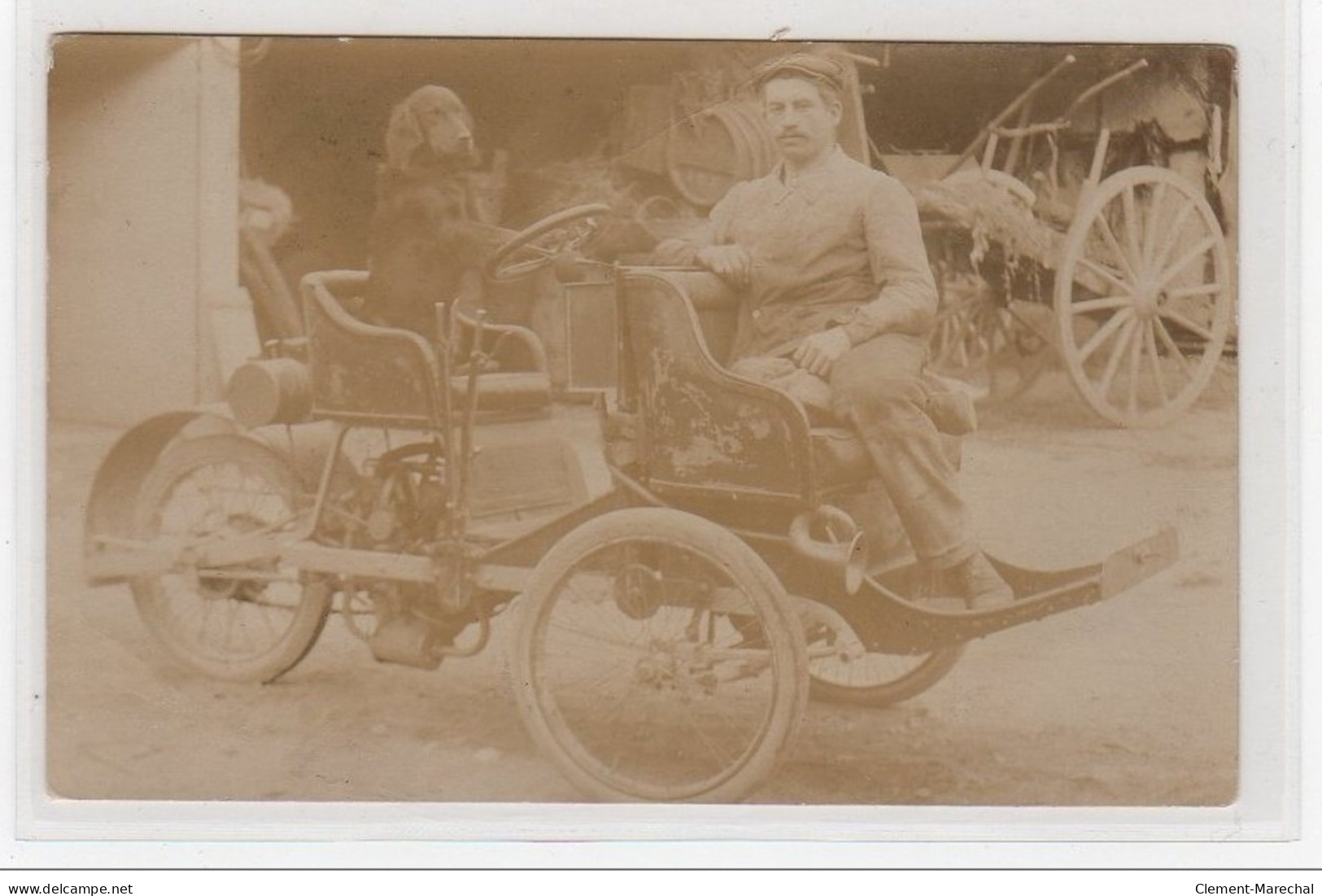 CHATEAUMEILLANT : Carte Photo D'un Chien Au Volant D'une Voiture - Très Bon état - Châteaumeillant