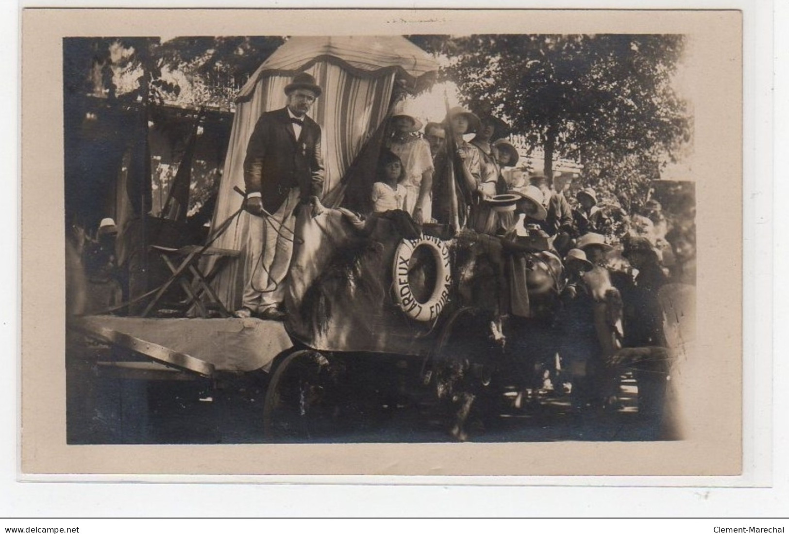 FOURAS : Carte Photo D'un Char Pendant Une Fête - Très Bon état - Fouras-les-Bains