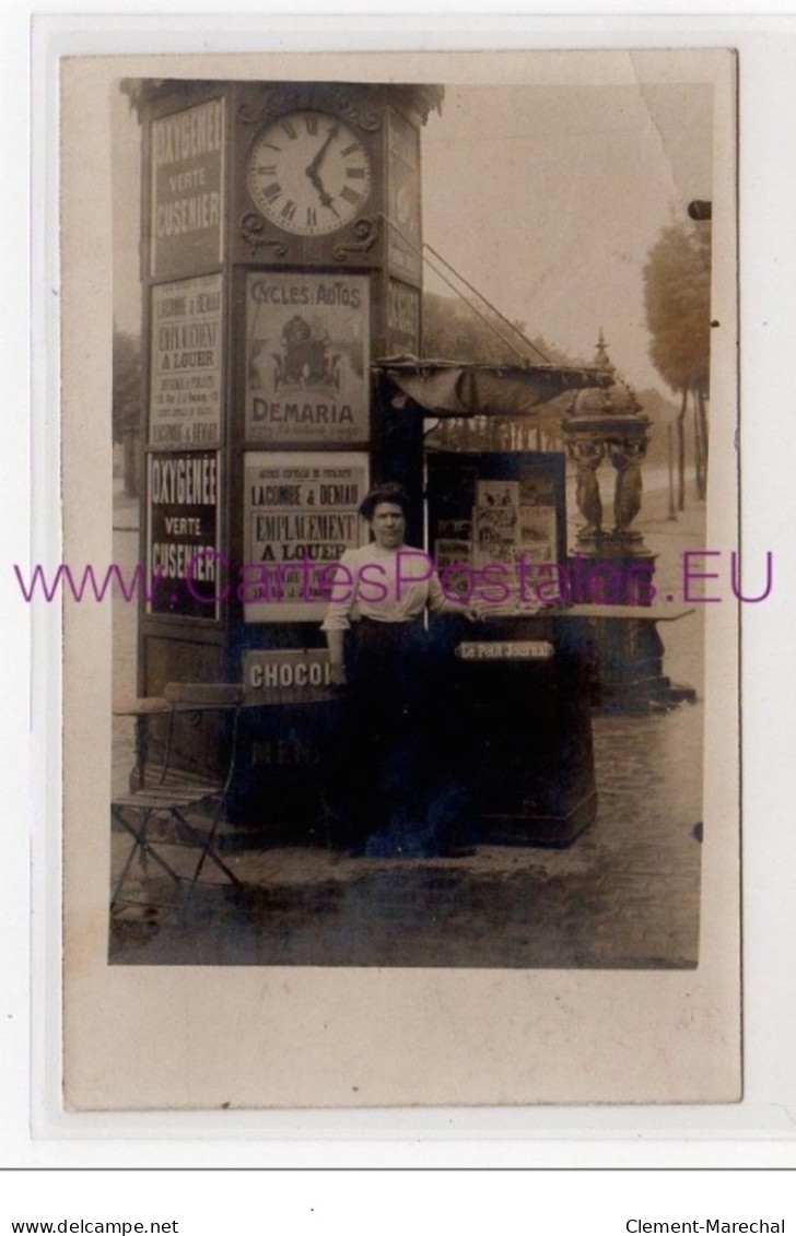 PARIS 1er : Carte Photo D&acute;un Kiosque Et D&acute;une Fontaine Wallace Près Des Tuileries (Absinthe) - Bon état (un - Distretto: 01