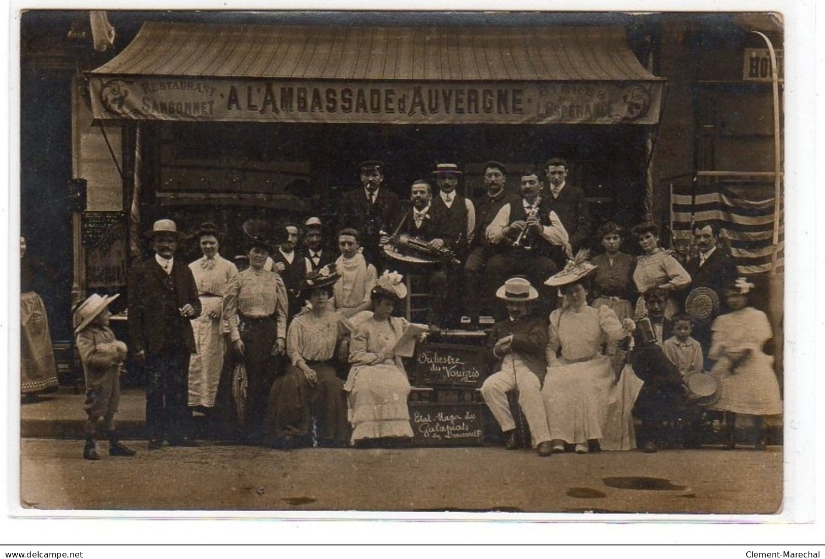 PARIS : Carte Photo Du Restaurant """"a L'ambassade D'Auvergne"""" Avec L'orchestre Du Vougris Vers 1910 - Très Bon état - Arrondissement: 10