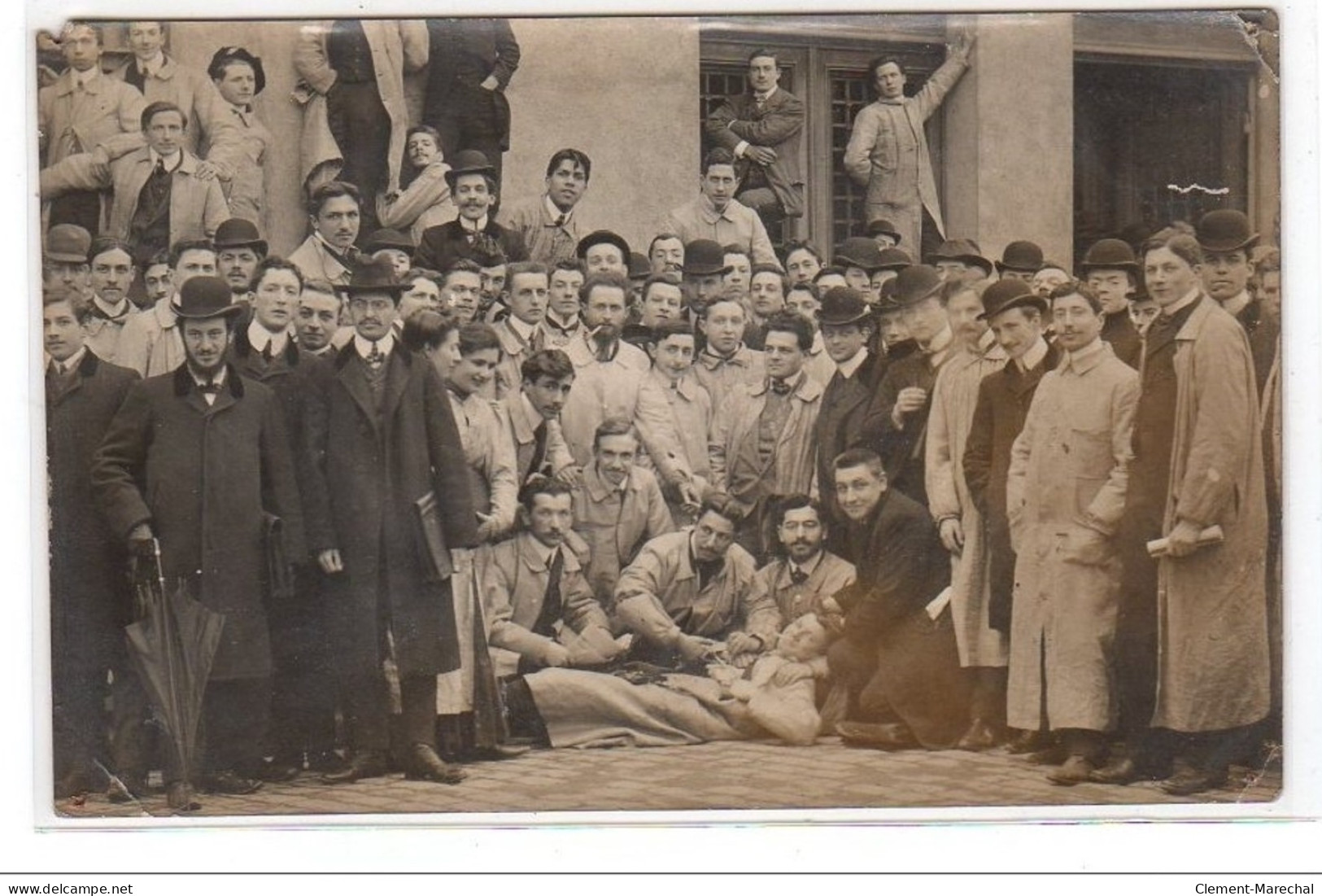 PARIS : Carte Photo D&acute;une Salle De Classe De La Sorbonne Vers 1910 (sciences) - état (défauts) - Paris (05)