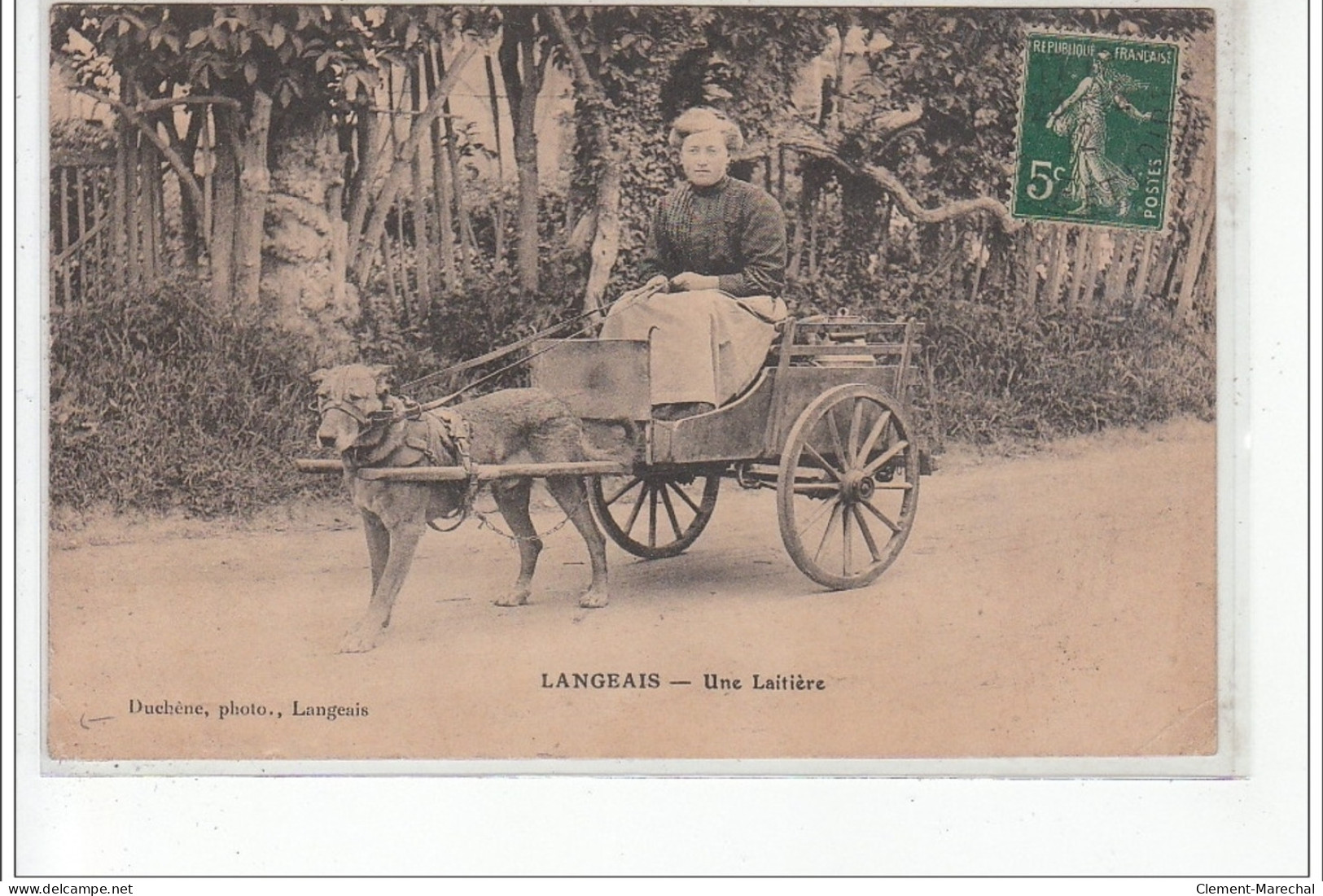 LANGEAIS - Une Laitière - ATTELAGE DE CHIEN - état - Langeais