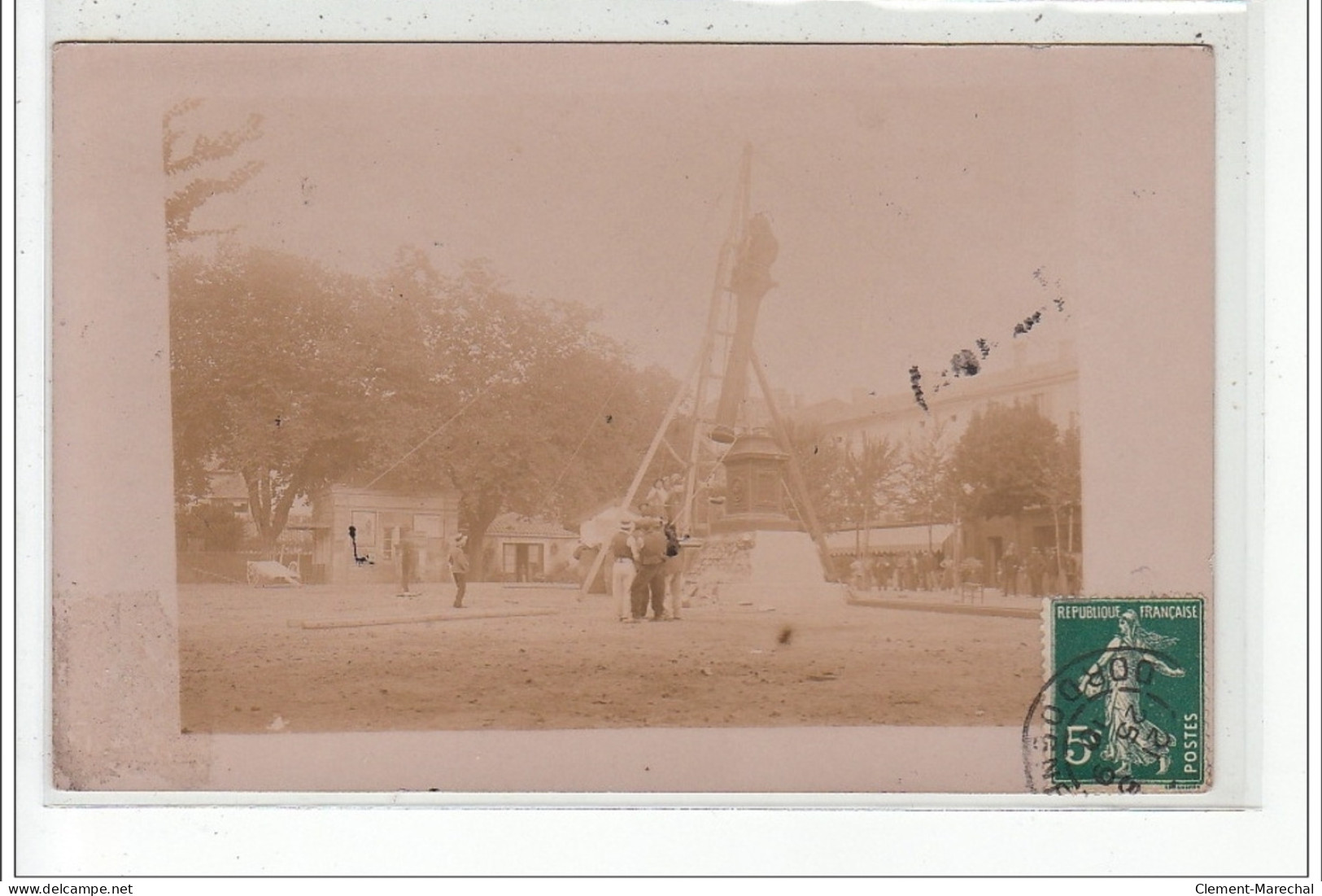 RIBERAC - CARTE PHOTO - Construction D&acute;un Monument - Très Bon état - Riberac