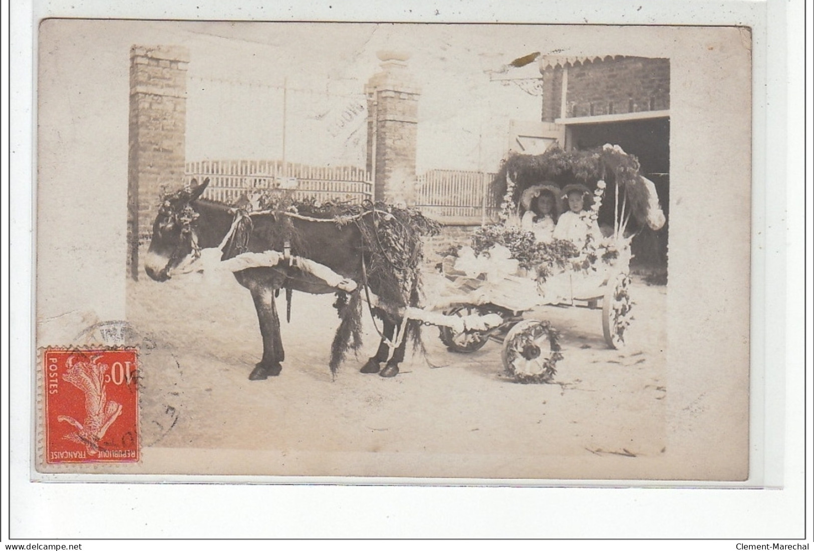 LE CROTOY - CARTE PHOTO - Char Fleuri Tiré Par Un âne Et Conduit Par Deux Fillettes - Très Bon état - Le Crotoy