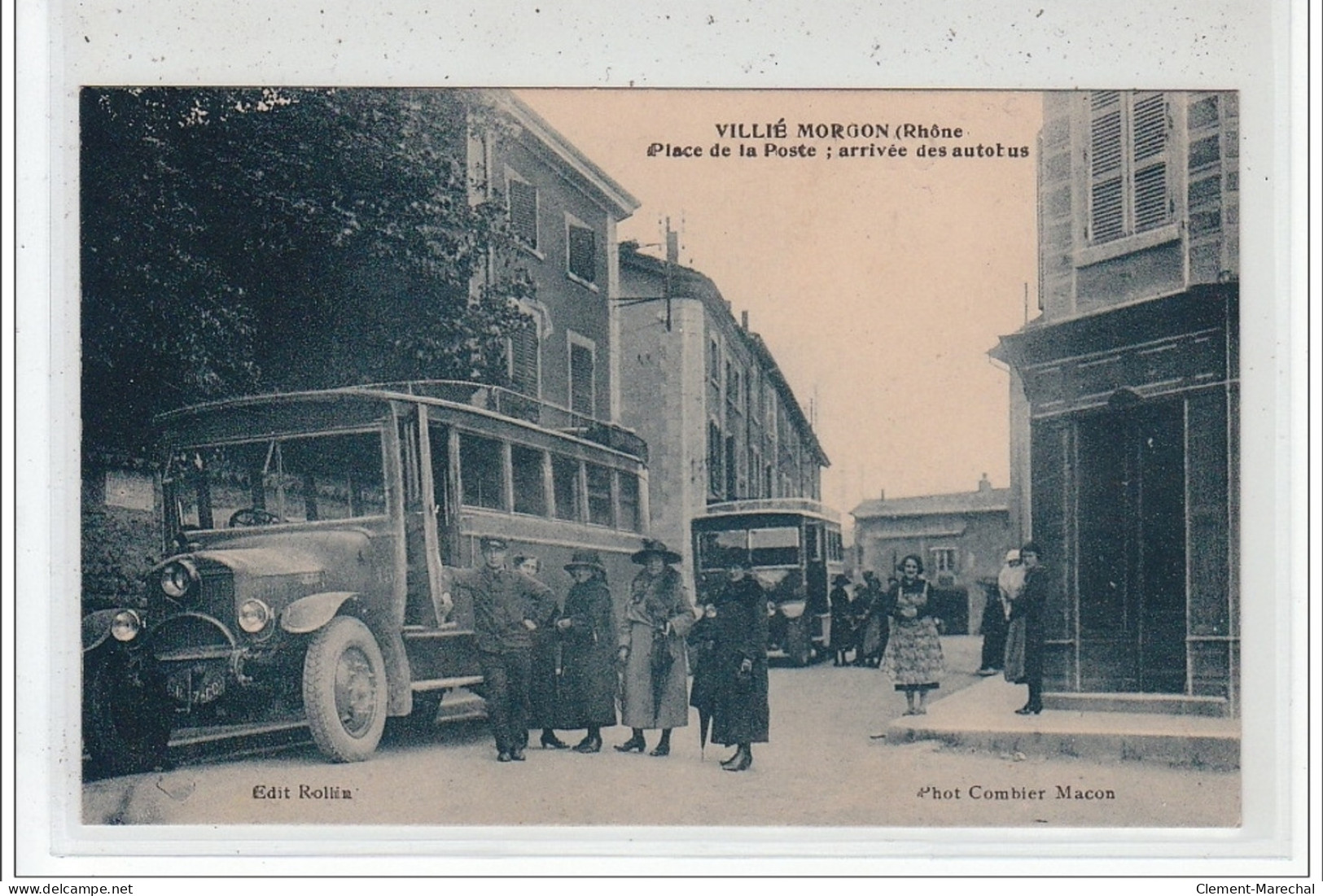 VILLIE MORGON - Place De La Poste: Arrivée Des Autobus  - Très Bon état - Villie Morgon