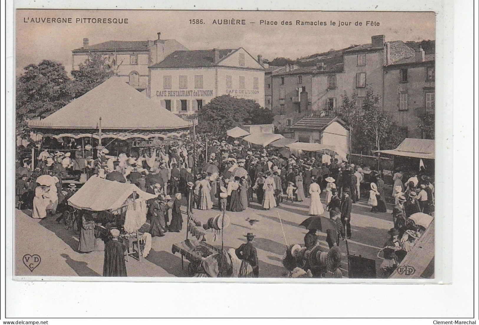 AUBIERE - Place Des Ramacles Le Jour De Fête - Manège - Très Bon état - Aubiere