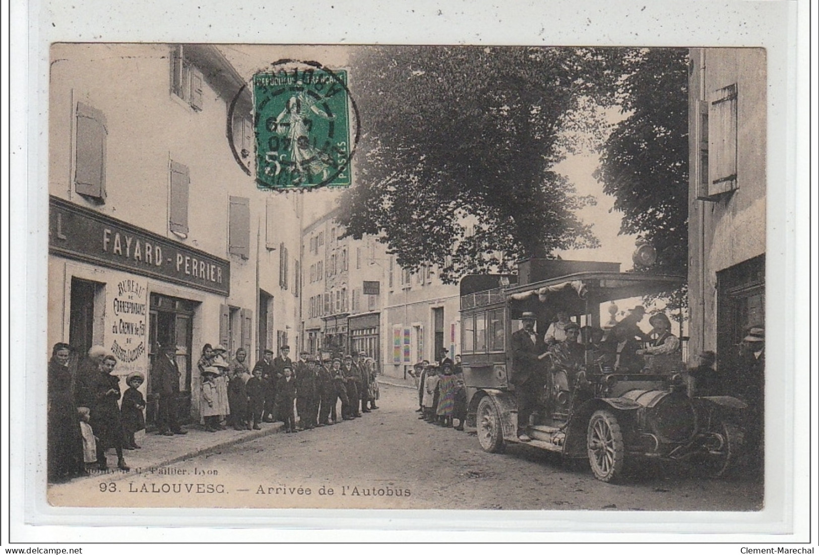 LA LOUVESC - Arrivée De L'Autobus - Très Bon état - La Louvesc