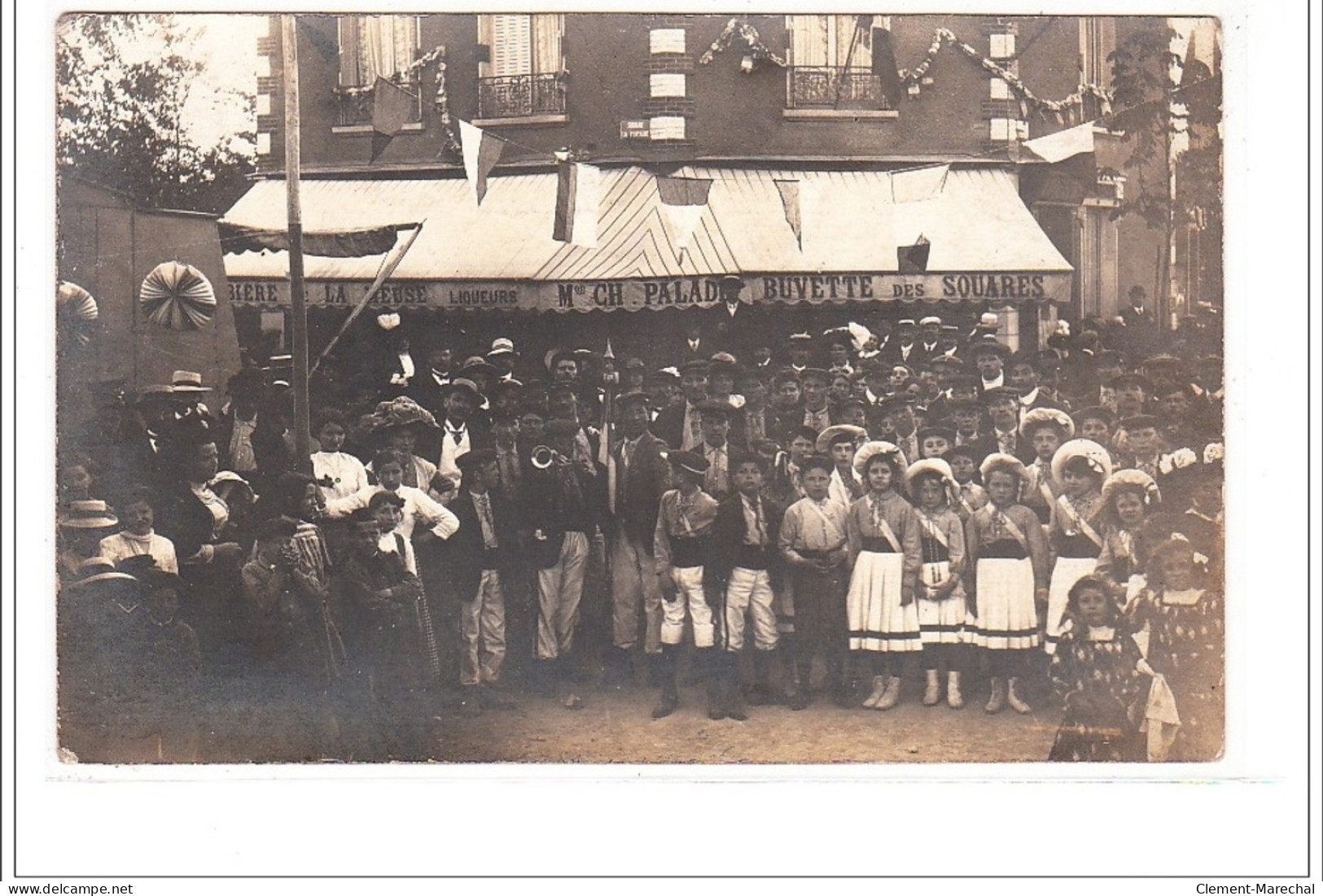 PARIS 16 : Carte Photo D&acute;une Fête De Quartier Devant Le Café Situé Square La Fontaine Vers 1910 - Très Bon état - Arrondissement: 16