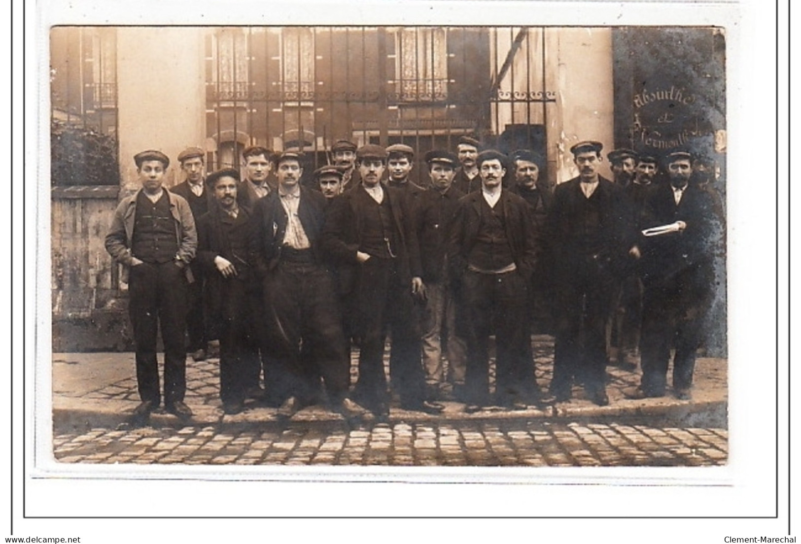 PARIS 15 : Carte Photo Des Ouvriers Devant L'usine électrique (rue Lecourbe) - Très Bon état - Paris (15)