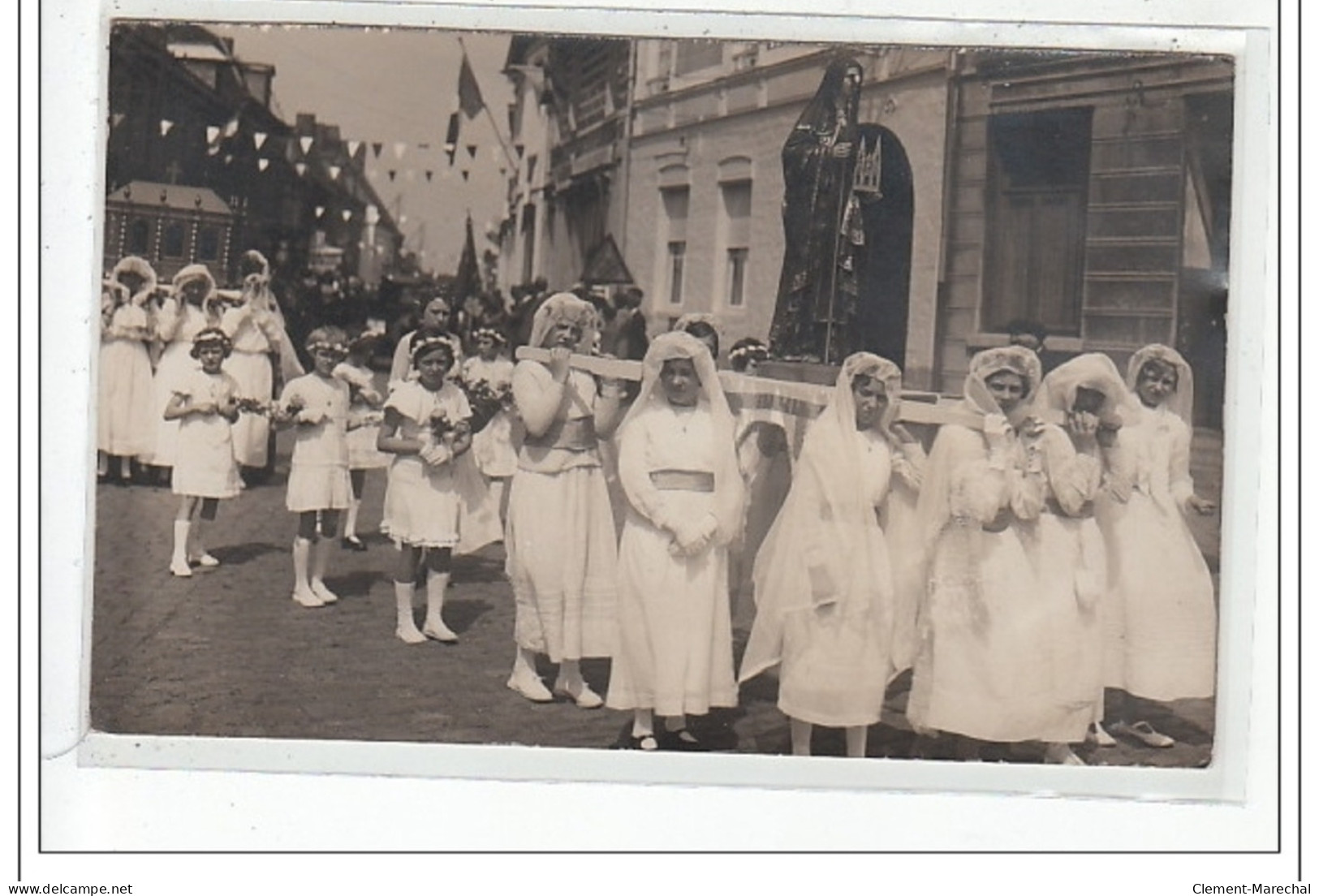 BOULOGNE-SUR-MER -dame En Blanc - Tres Bon Etat - Boulogne Sur Mer