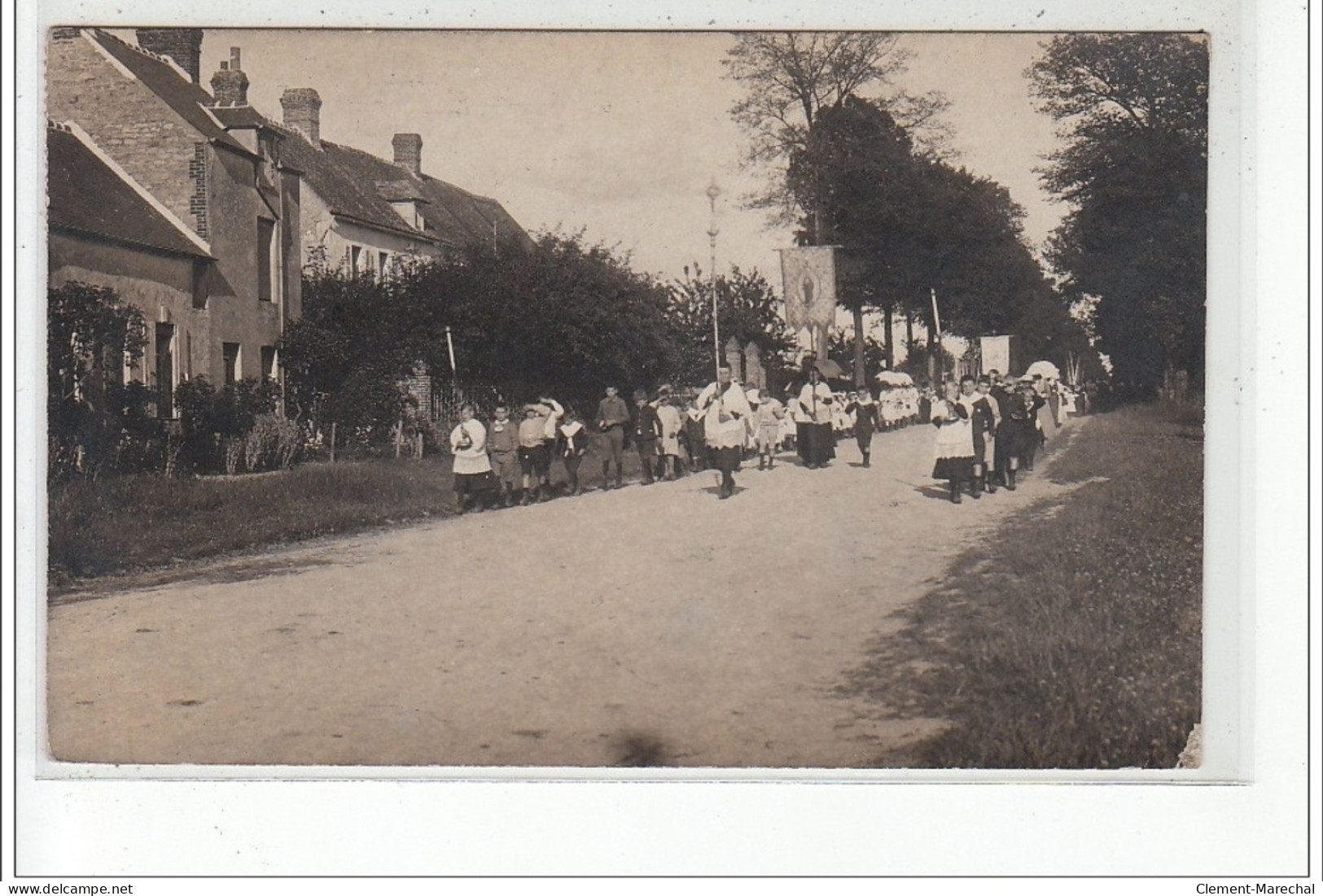 FRESNAY SUR SARTHE - Procession - CARTE PHOTO - Très Bon état - Malicorne Sur Sarthe