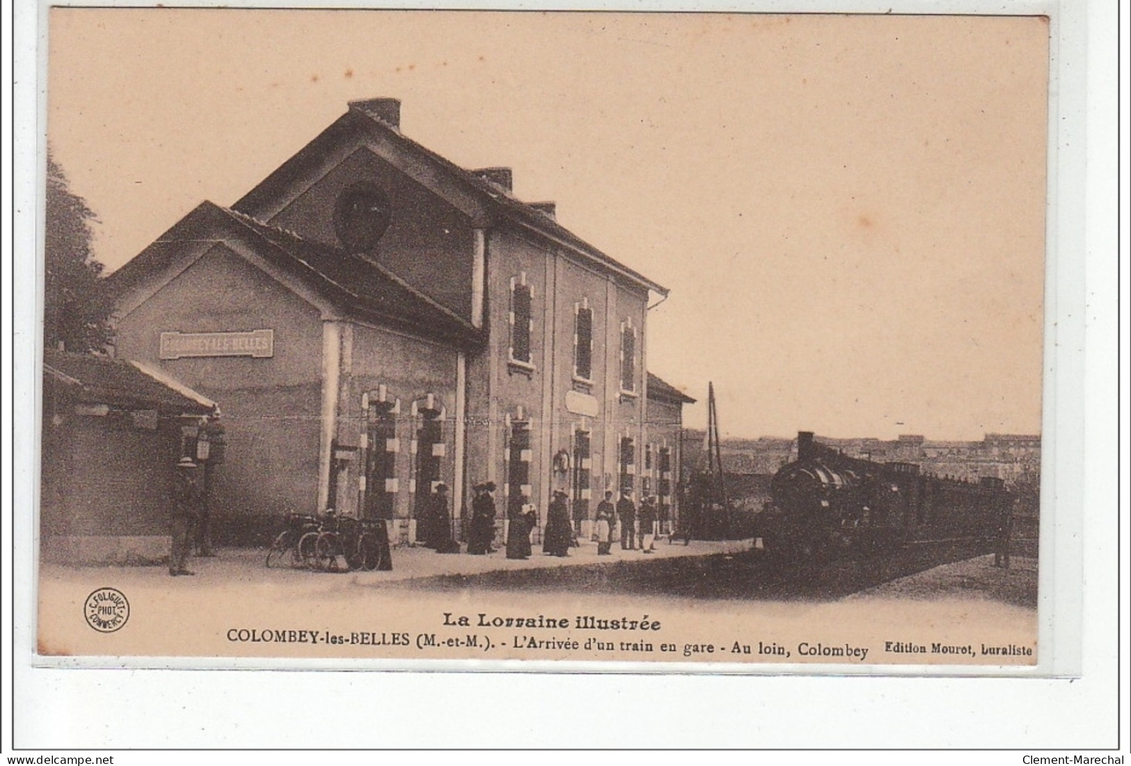 COLOMBEY LES BELLES - L'arrivée D'un Train En Gare, Au Loin: Colombey - Très Bon état - Colombey Les Belles