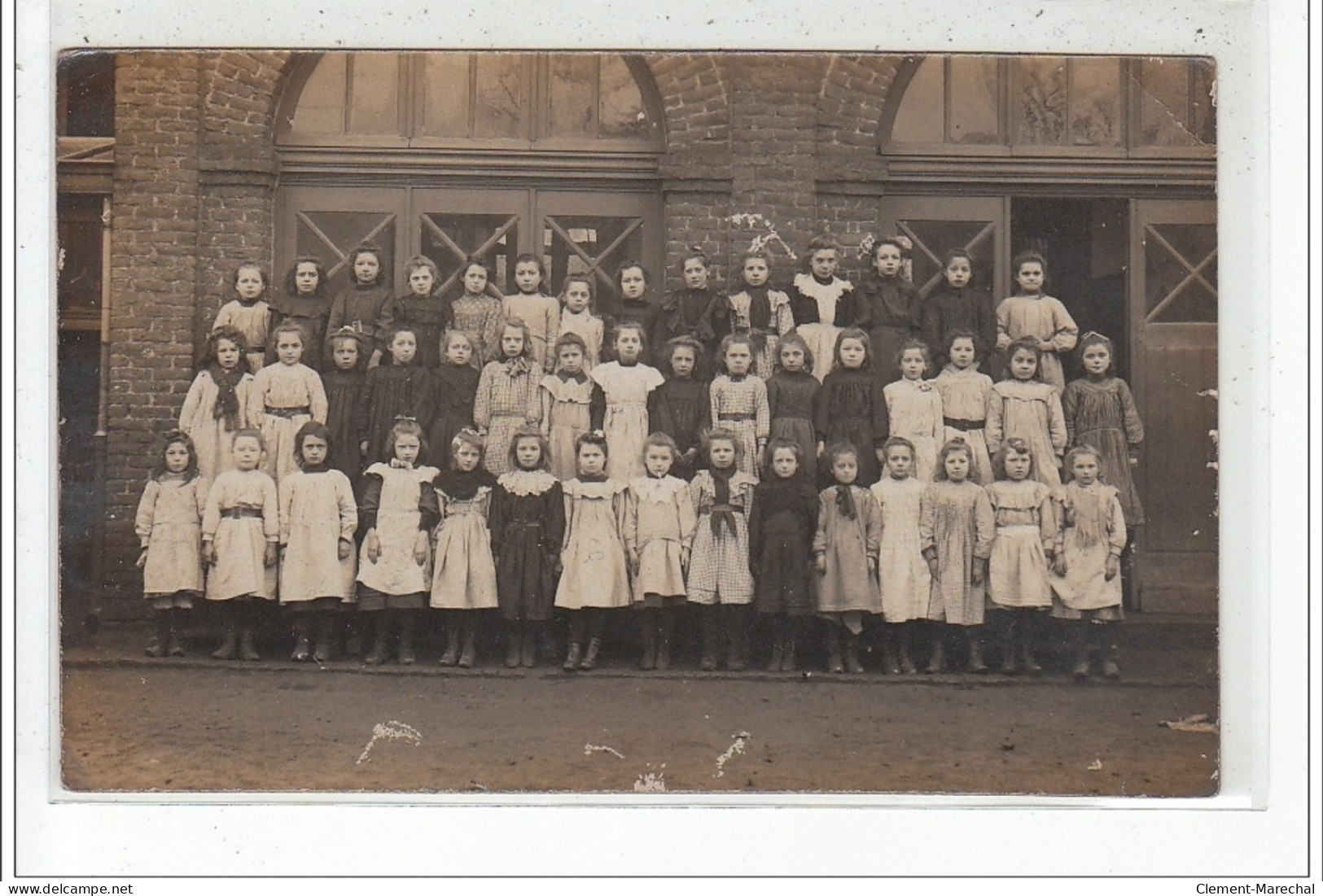 DENAIN - CARTE PHOTO - Photo De Groupe, Jeunes Filles (Photo De Classe) - Photographe: Lambert - Très Bon état - Denain