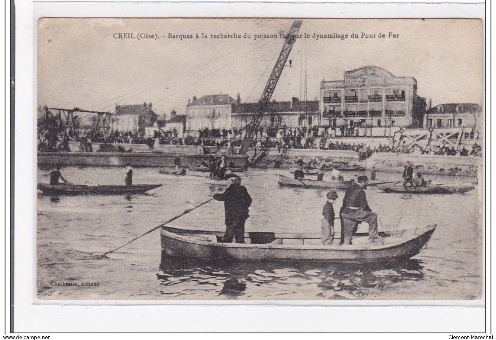 CREIL : Barques A La Recherche Du Poisson Tué Par Le Dynamitage Du Pont De Fer - Tres Bon Etat - Creil