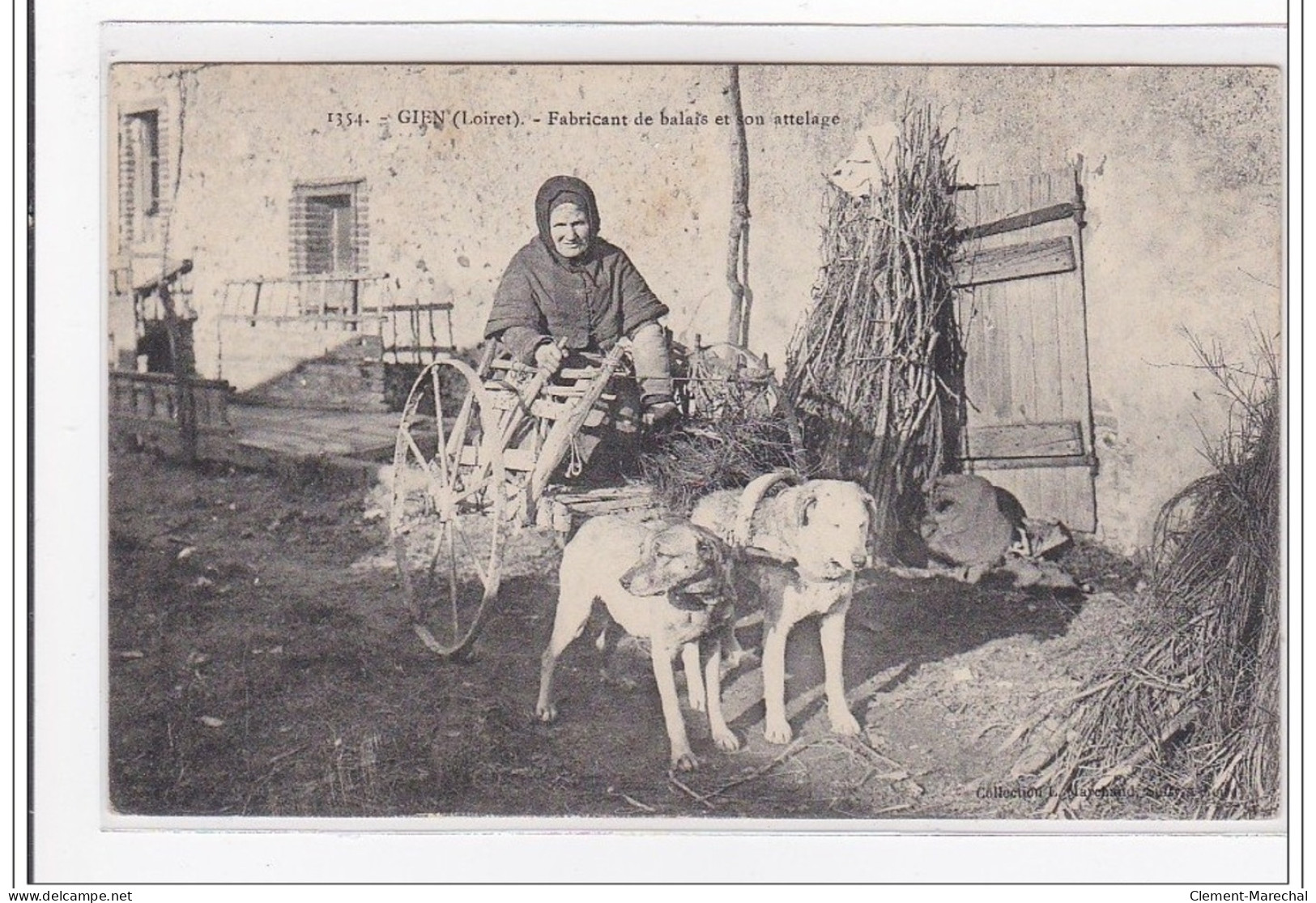 GIEN : Fabricant De Balais Et Son Attelage (voiture à Chien) - Tres Bon Etat - Gien