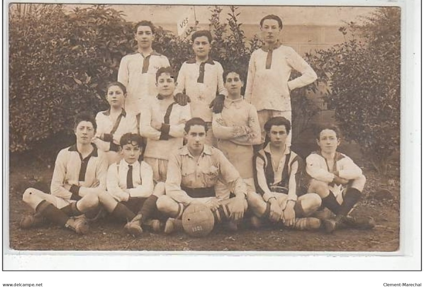 SENS : Carte Photo D'une équipe De Football En 1921 - Bon état (2 Coins Légèrement Pliés) - Sens