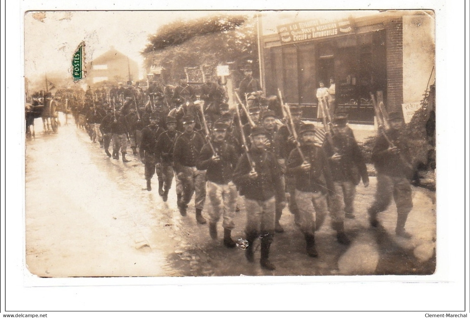 AISNE - SISSONNE - CARTE PHOTO - MILITAIRES  - état - Sissonne