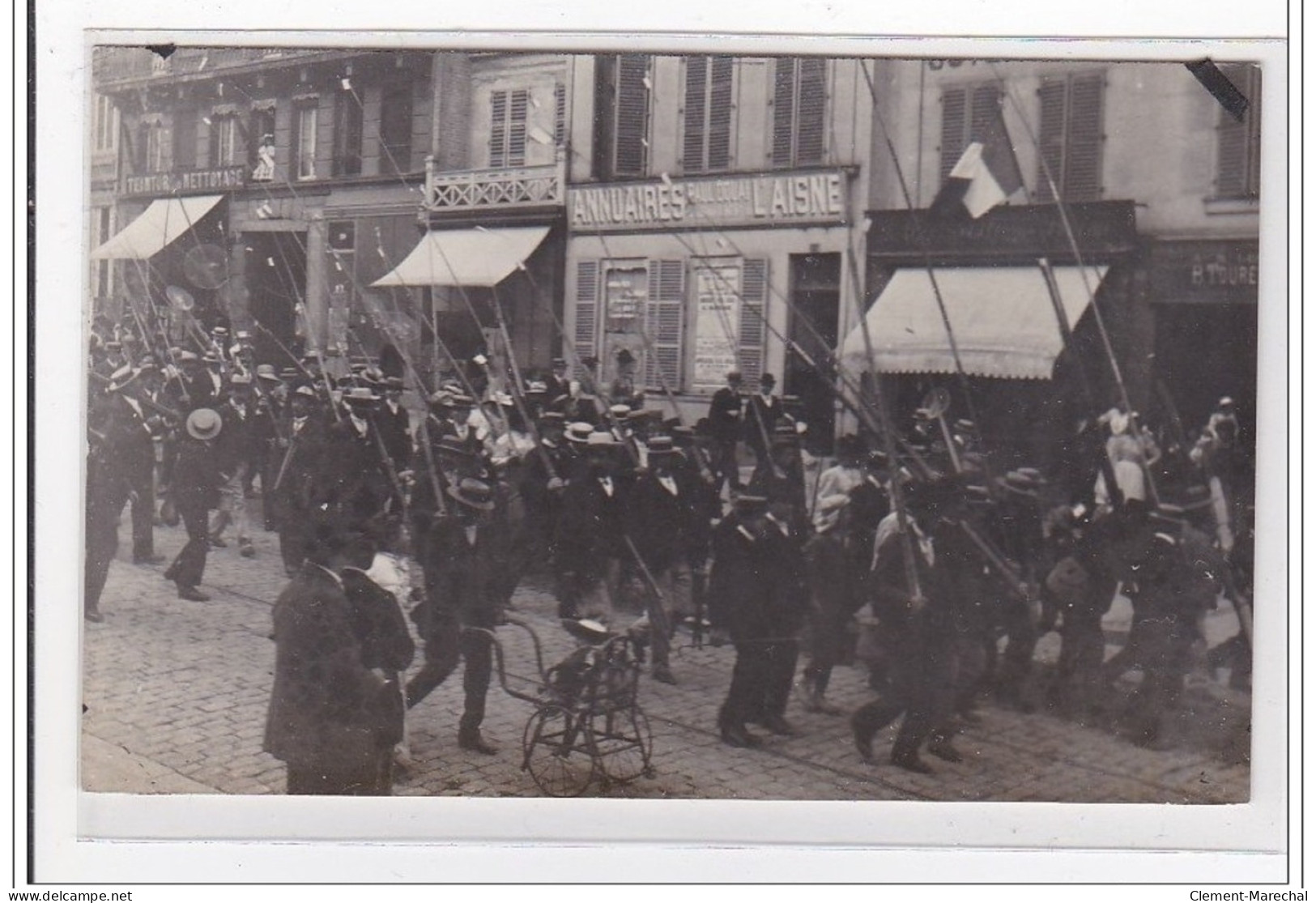 St-QUENTIN : Vue De Marche D'un Rassemblement - Tres Bon Etat - Saint Quentin