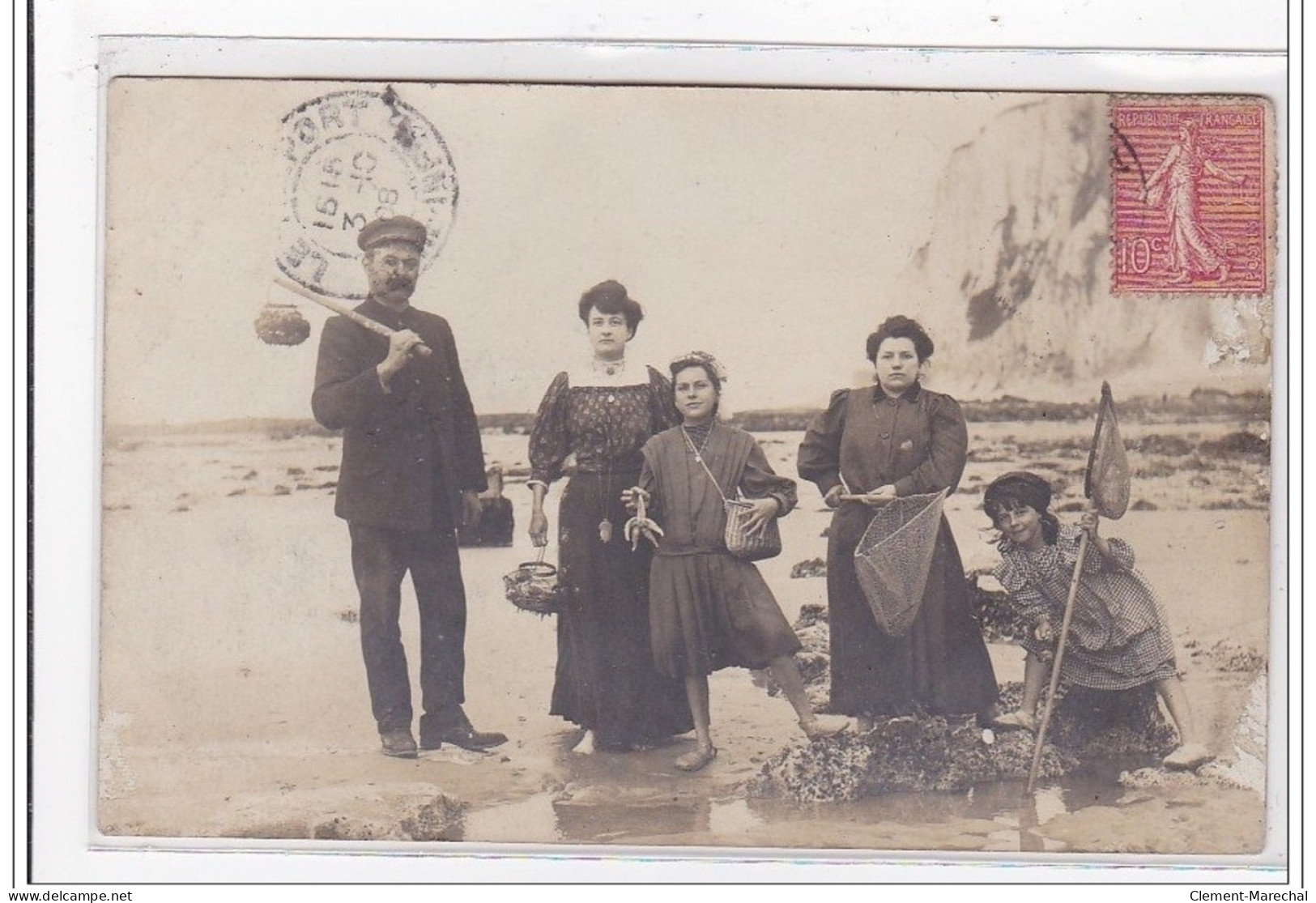 LE TREPORT : Carte Photo D'une Belle Scène De Plage (étoile De Mer) - Très Bon état - Le Treport