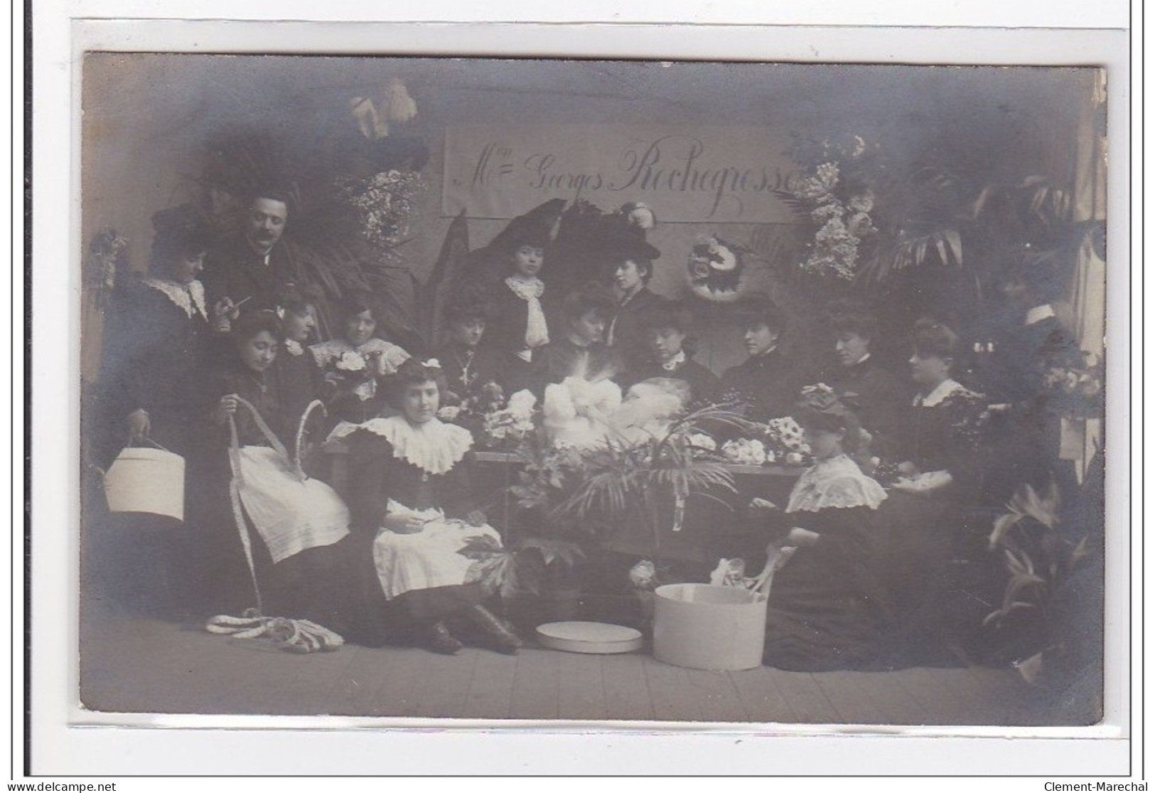 VALENCE : Carte Photo De L'atelier Georges Rochegrosse (mode - Chapeaux - Fleurs) - Très Bon état - Valence