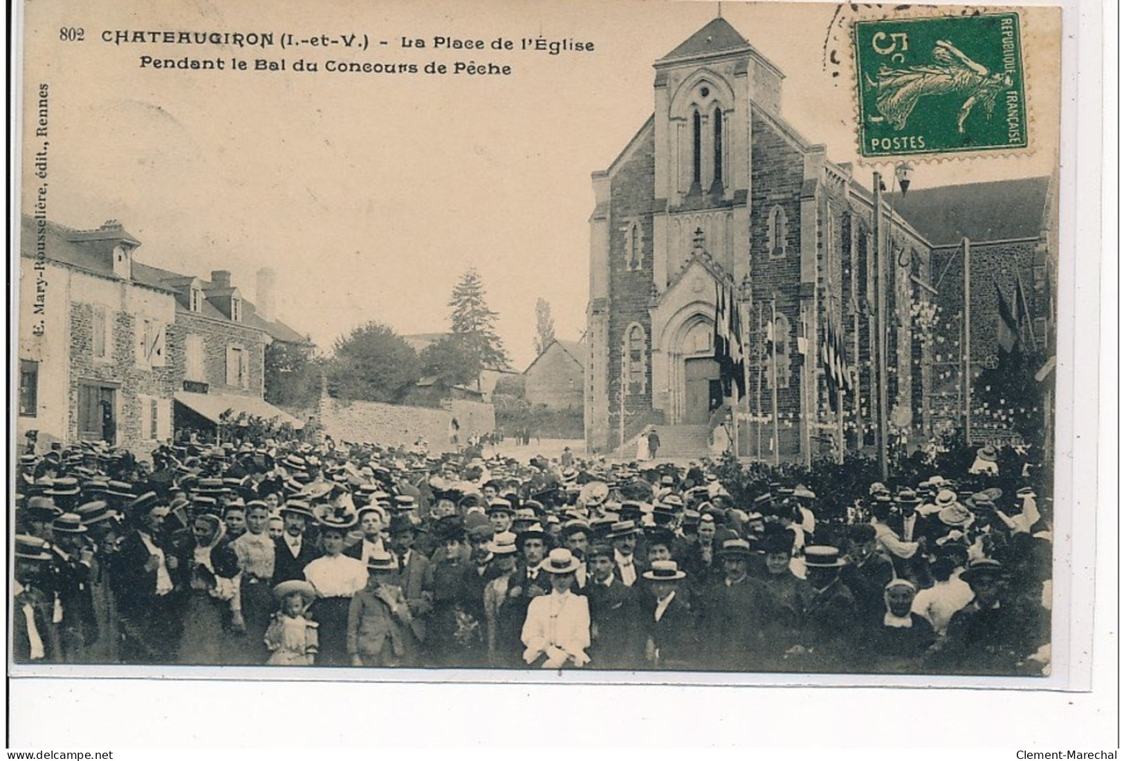 CHATEAUGIRON - La Place De L'Eglise Pendant Le Bal Du Concours De Pêche - Très Bon état - Châteaugiron