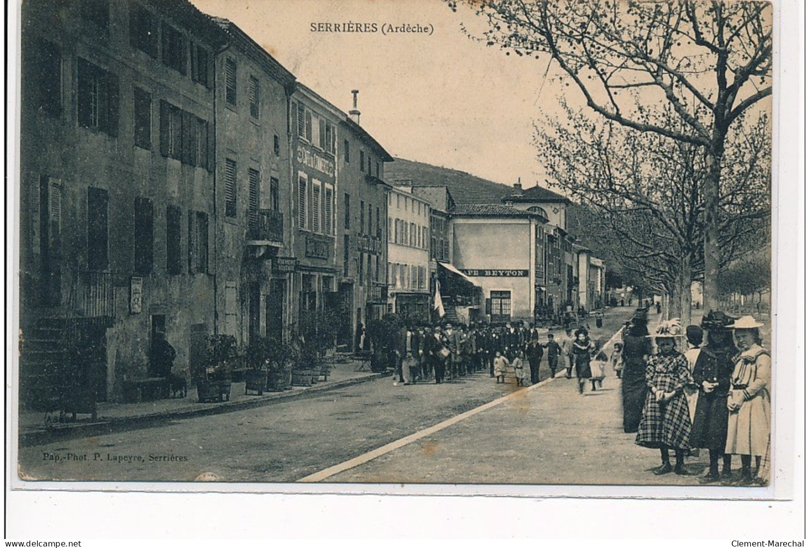 SERRIERES - TAMBOURS - DEFILE - Très Bon état - Serrières