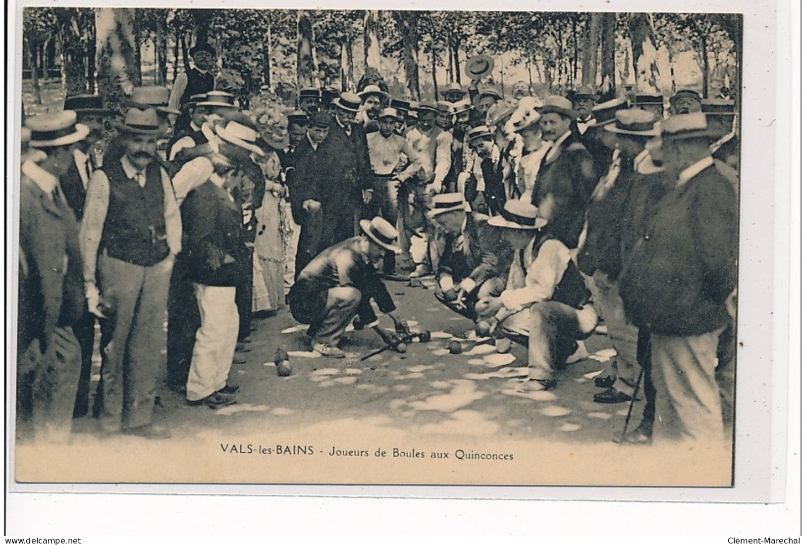 VALS LES BAINS - Joueurs De Boules Aux Quinconces - Très Bon état - Vals Les Bains