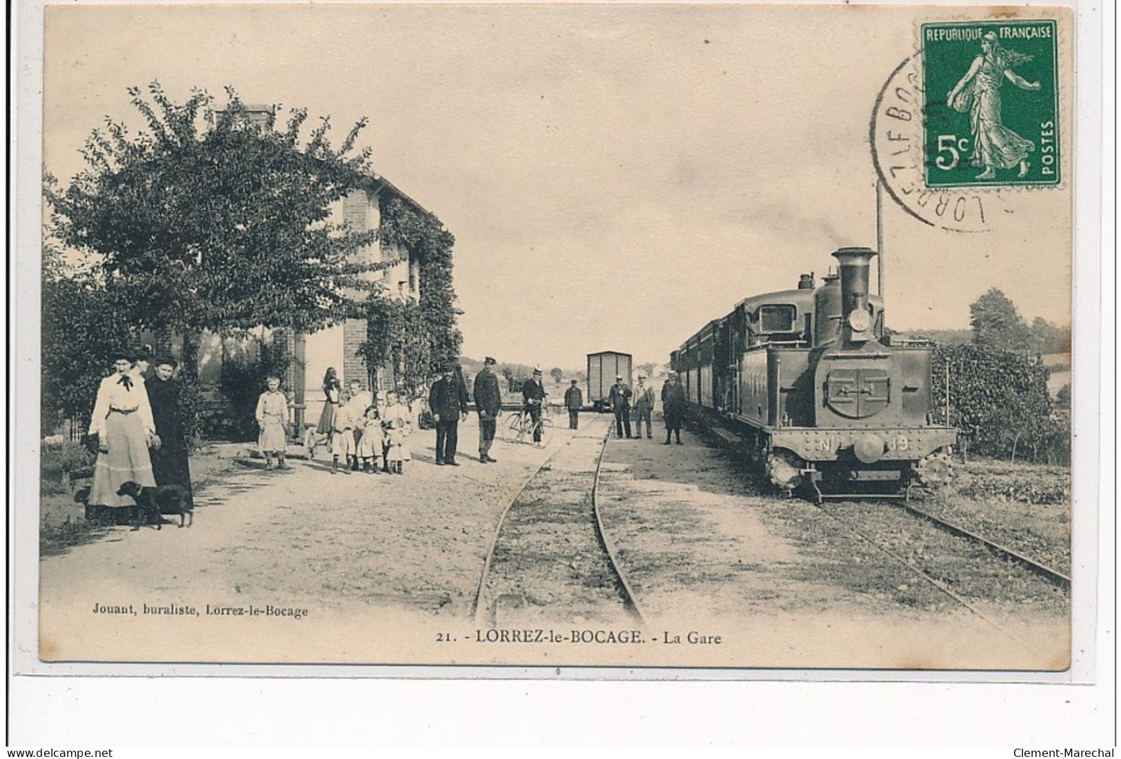 LORREZ LE BOCAGE - La Gare - LOCOMOTIVE - état (traces) - Lorrez Le Bocage Preaux