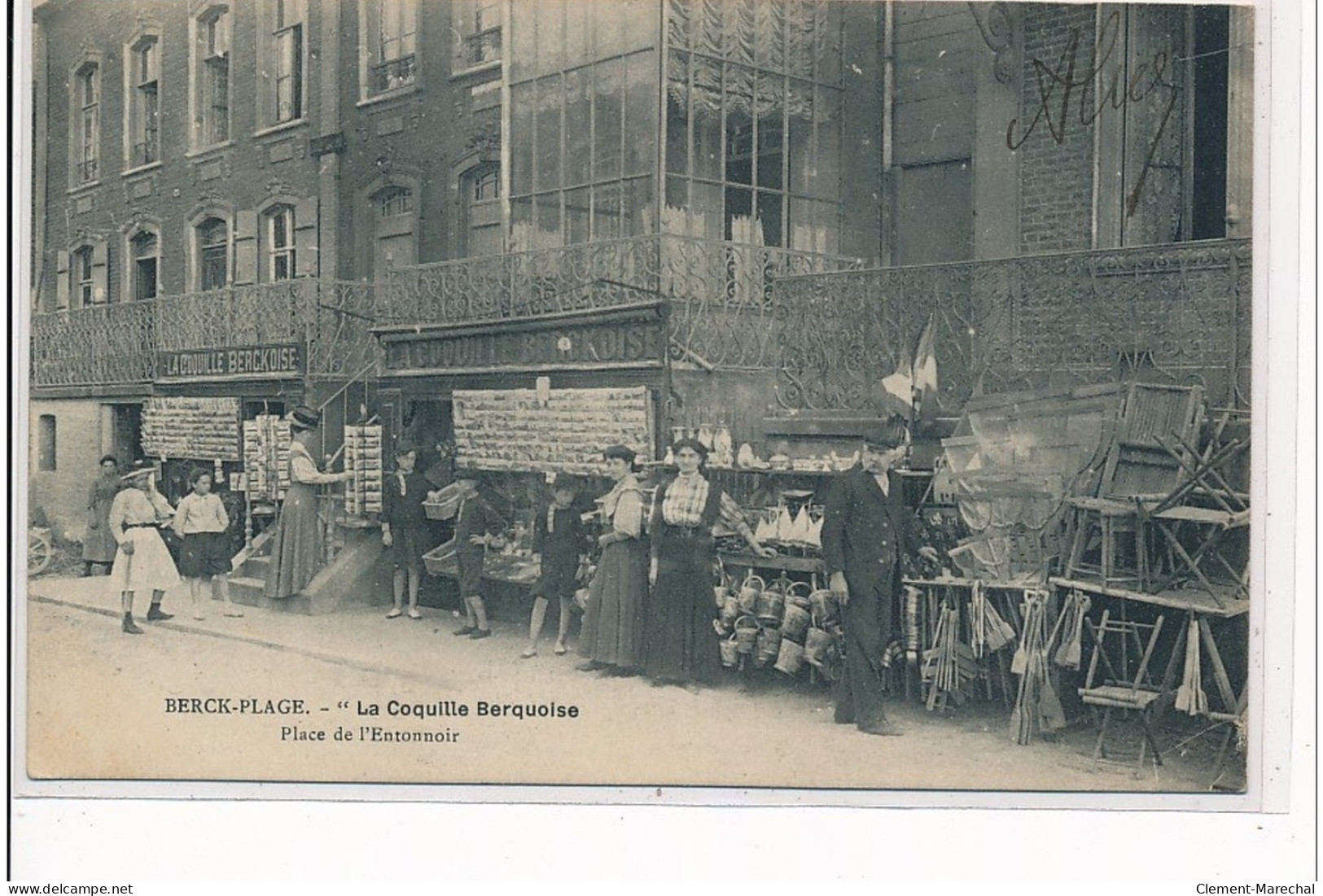 BERCK PLAGE - """"La Coquille Berquoise"""" Place De L'Entonnoir - BAZAR - MAGASIN DE CARTES POSTALES - Très Bon état - Berck