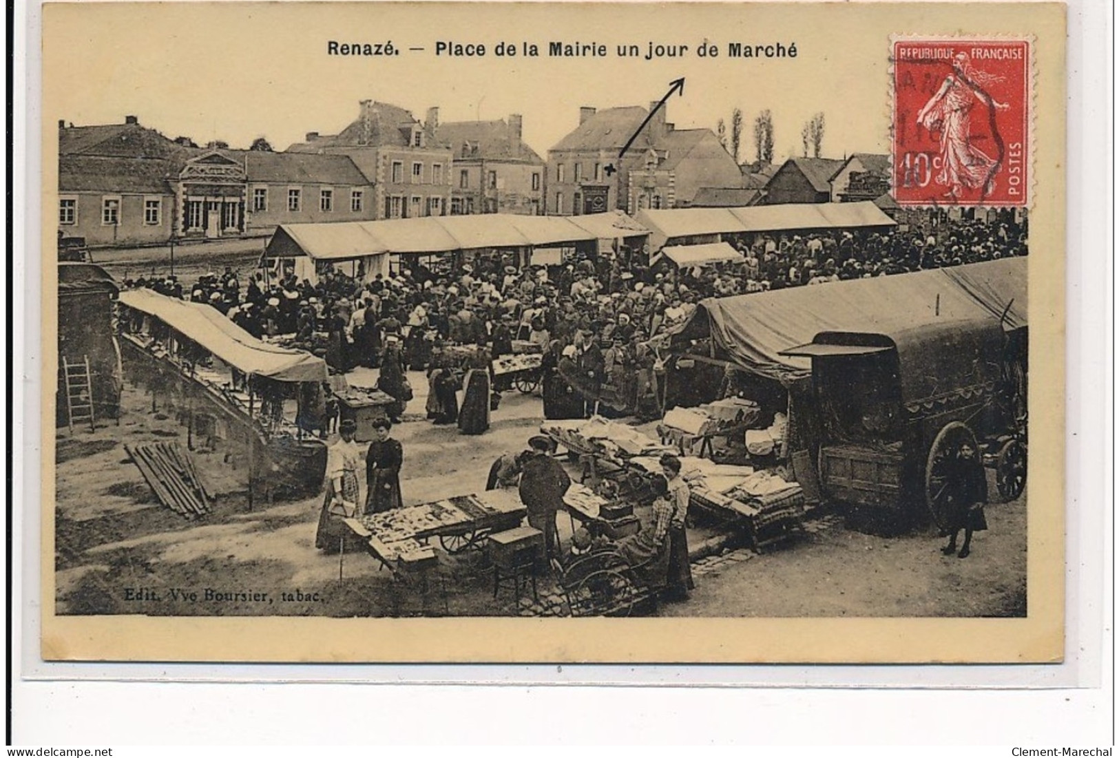 RENAZE : Place De La Mairie Un Jour De Marché - Très Bon état - Autres & Non Classés