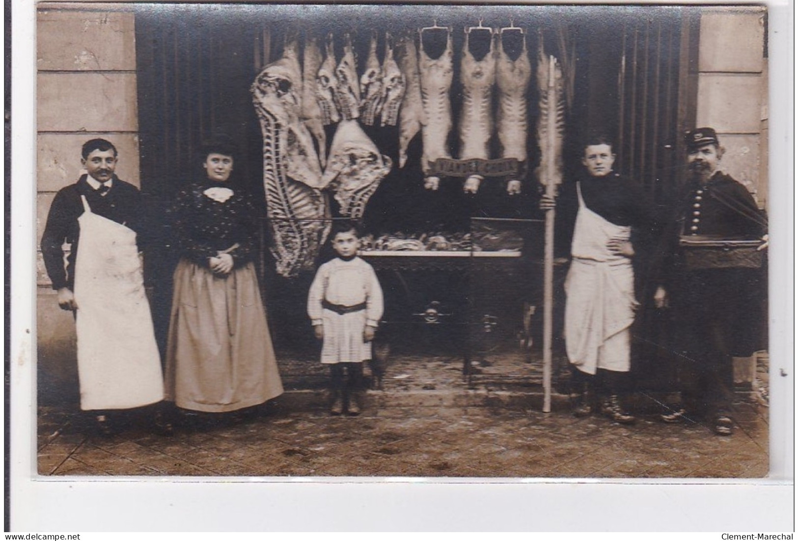 AUBERVILLIERS ? : Carte Photo D'une Boucherie - Très Bon état - Aubervilliers