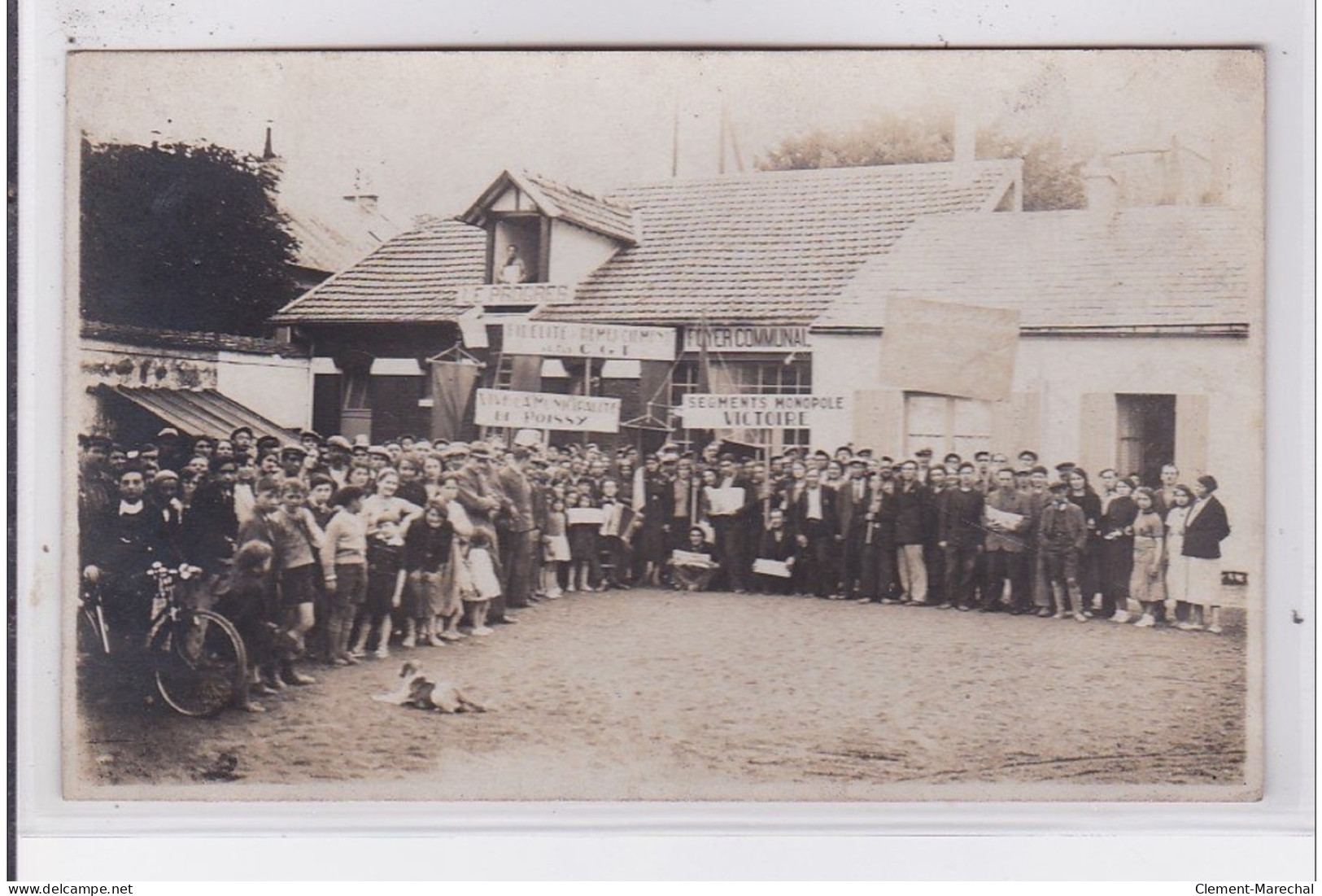 POISSY : Carte Photo Du Foyer Communal (CGT - Communisme) - Très Bon état - Poissy