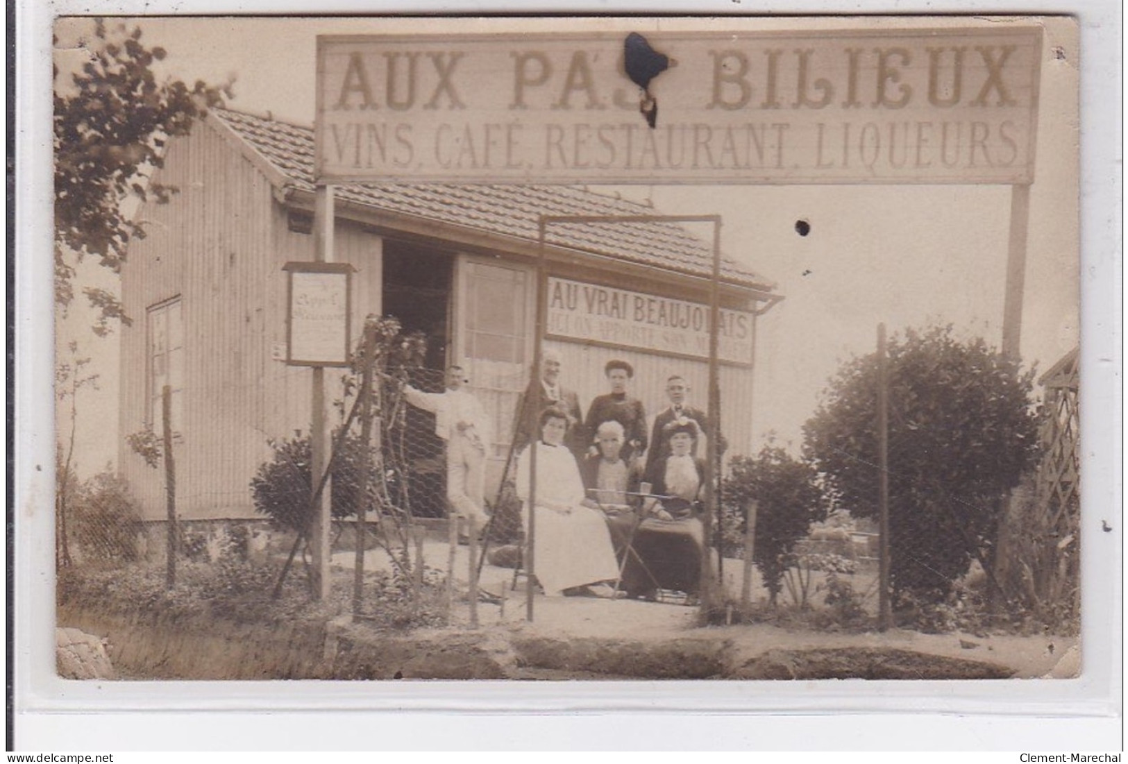 DRANCY : Carte Photo Du Café """"aux Pas Bilieux"""" Avenue De La Concorde Vers 1910 - Bon état (trou De Punaise) - Drancy