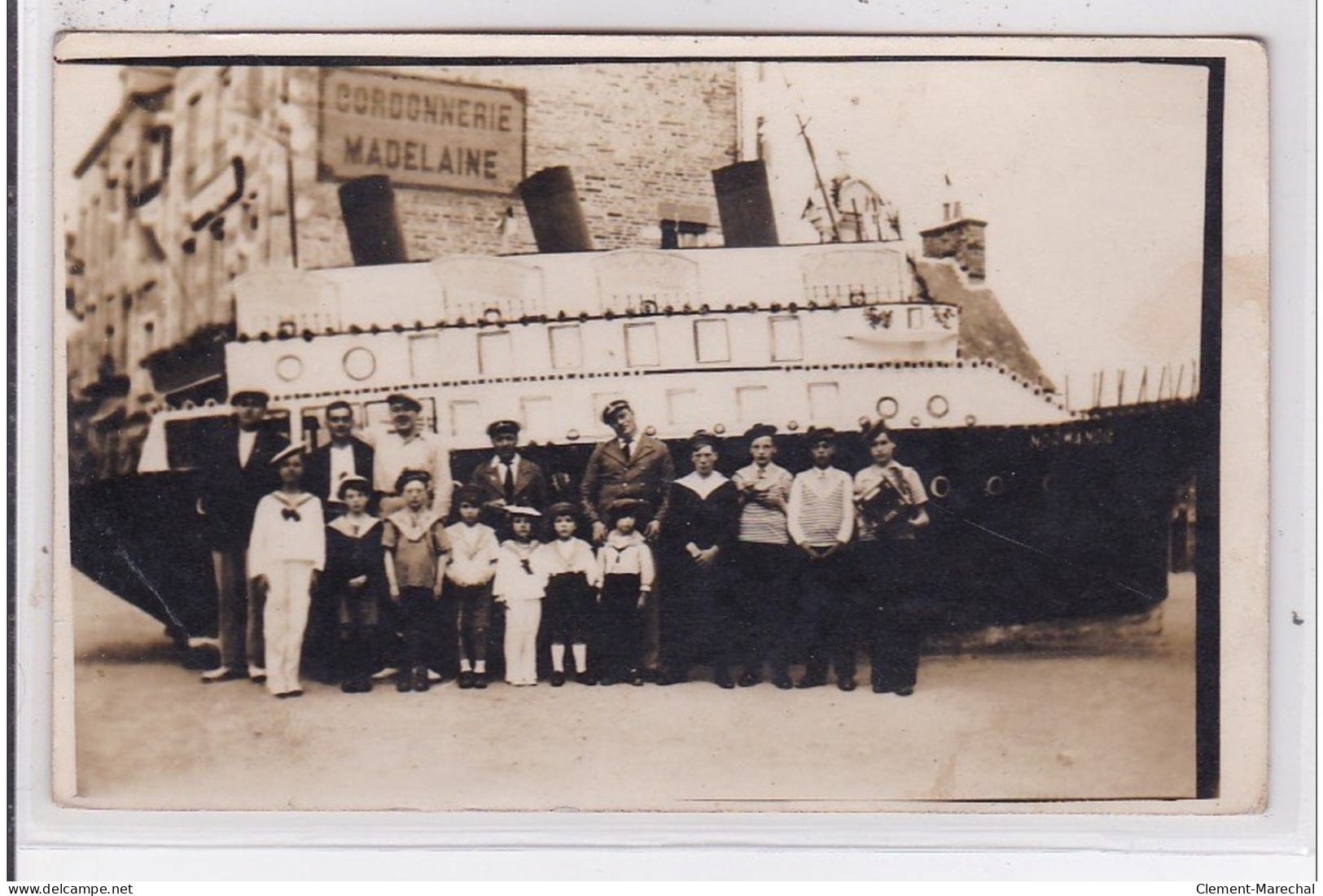 VASSY ? : Carte Photo D'un Char Pendant Une Fête(publicité Cordonnerie MADELAINE): Carte Photo Vers 1910 - Très Bon état - Sonstige & Ohne Zuordnung