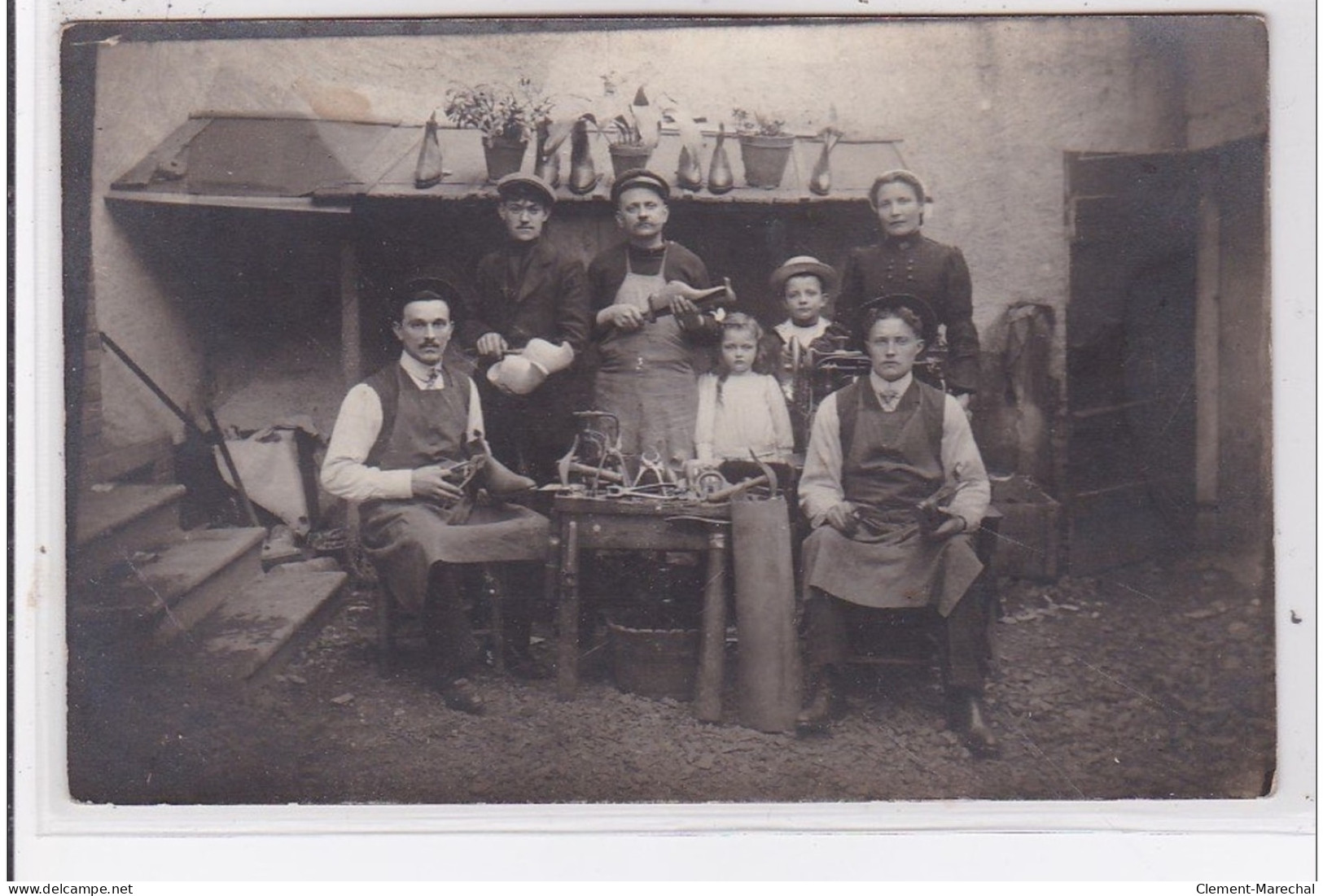 GUEMENE PENFAO : Carte Photo D'un Atelier De Cordonnerie Vers 1910 (cordonnerie) - Très Bon état - Guémené-Penfao